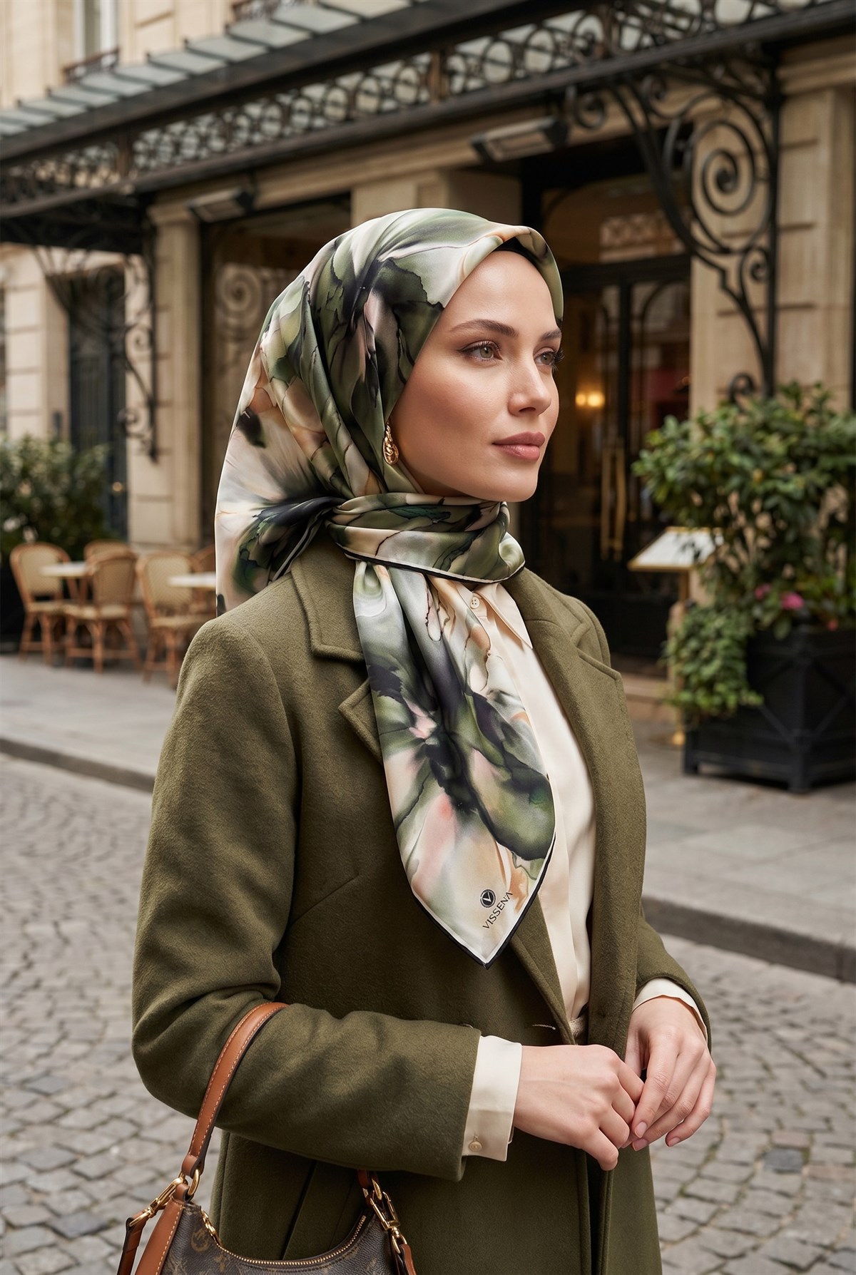 %100 Twill İpek Batik Çiçek Desenli Haki Yeşili - Vizon Renkli 90x90 Eşarp Kenar Dikiş Şekli El Dikişli