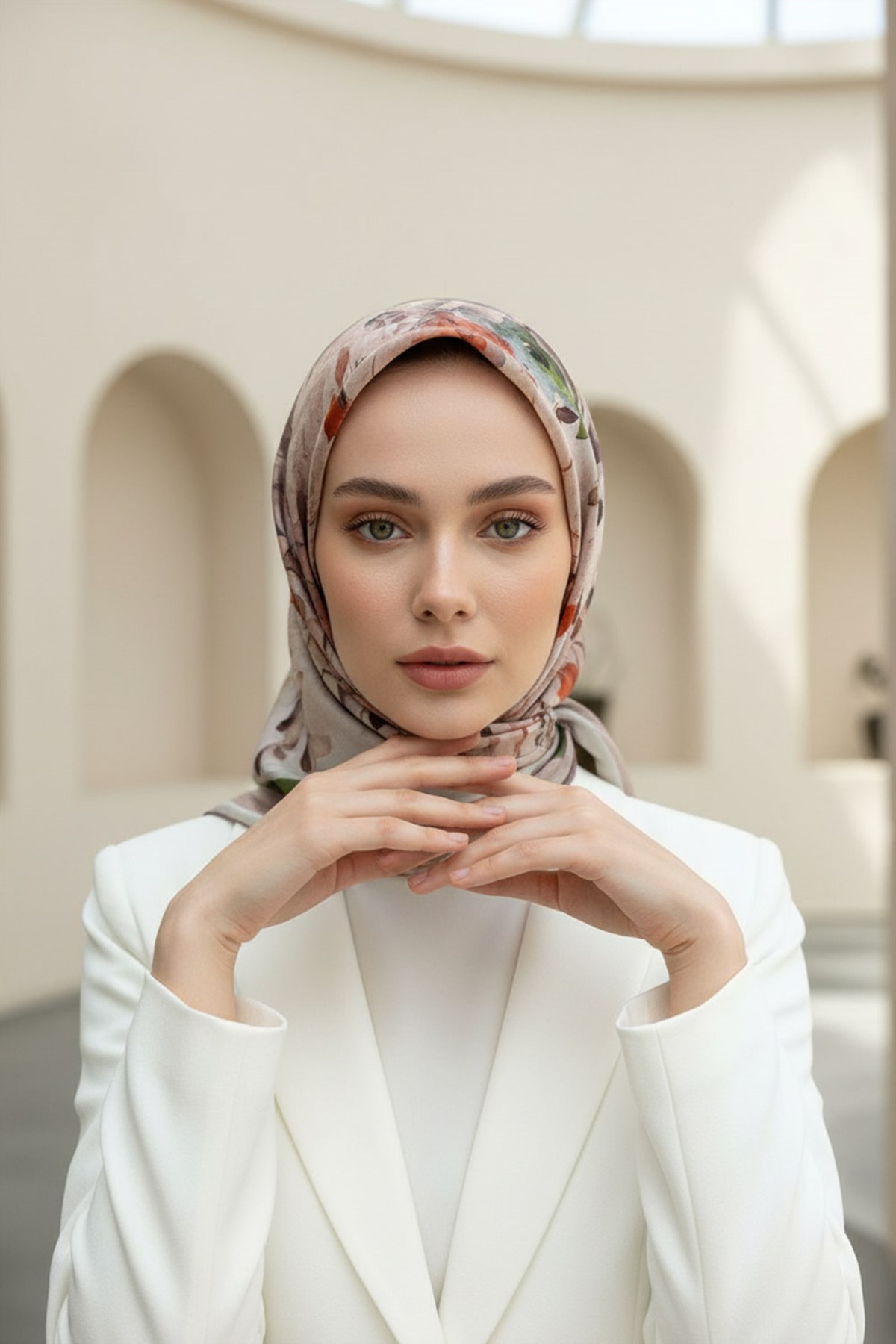 %100 Twill İpek Bahar Çiçekleri Desenli Narçiçeği - Haki Renkli 90x90 Eşarp Dikim Şekli : El Dikişi