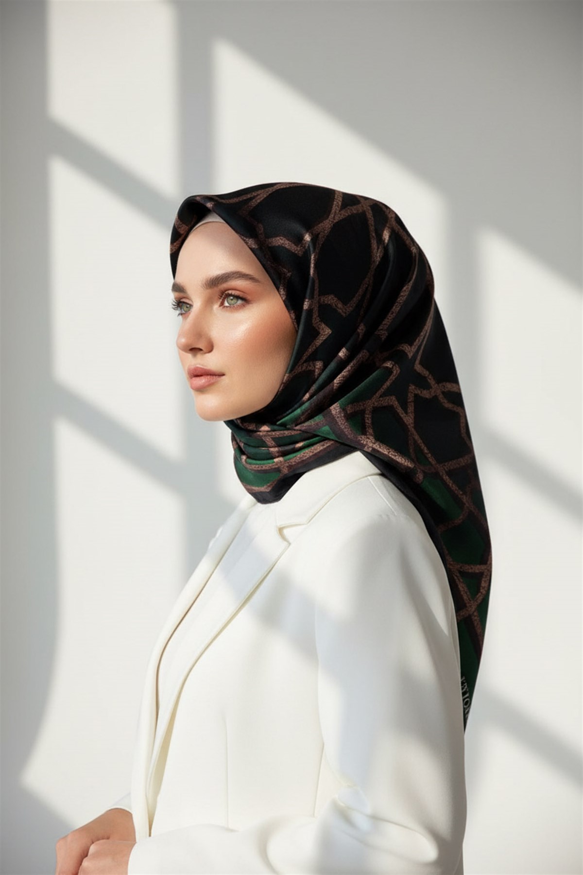 %100 Twill Türk Motifi  Desenli Zümrüt Yeşili Renkli 90x90 Eşarp Dikim Şekli: El Dikişi