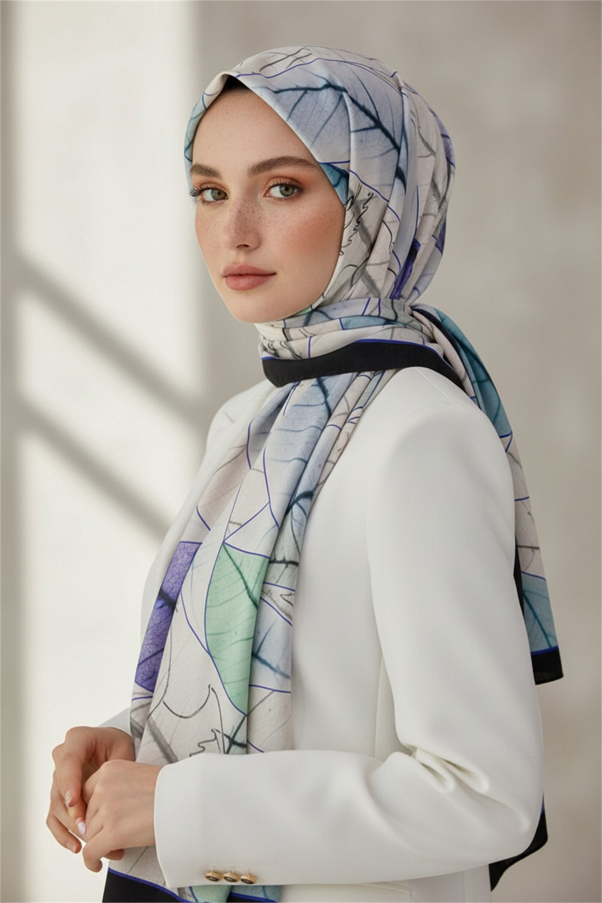 KREP YAPRAK DESENLİ SAKS RENKLİ 75X195 KIRIŞMAZ ŞAL