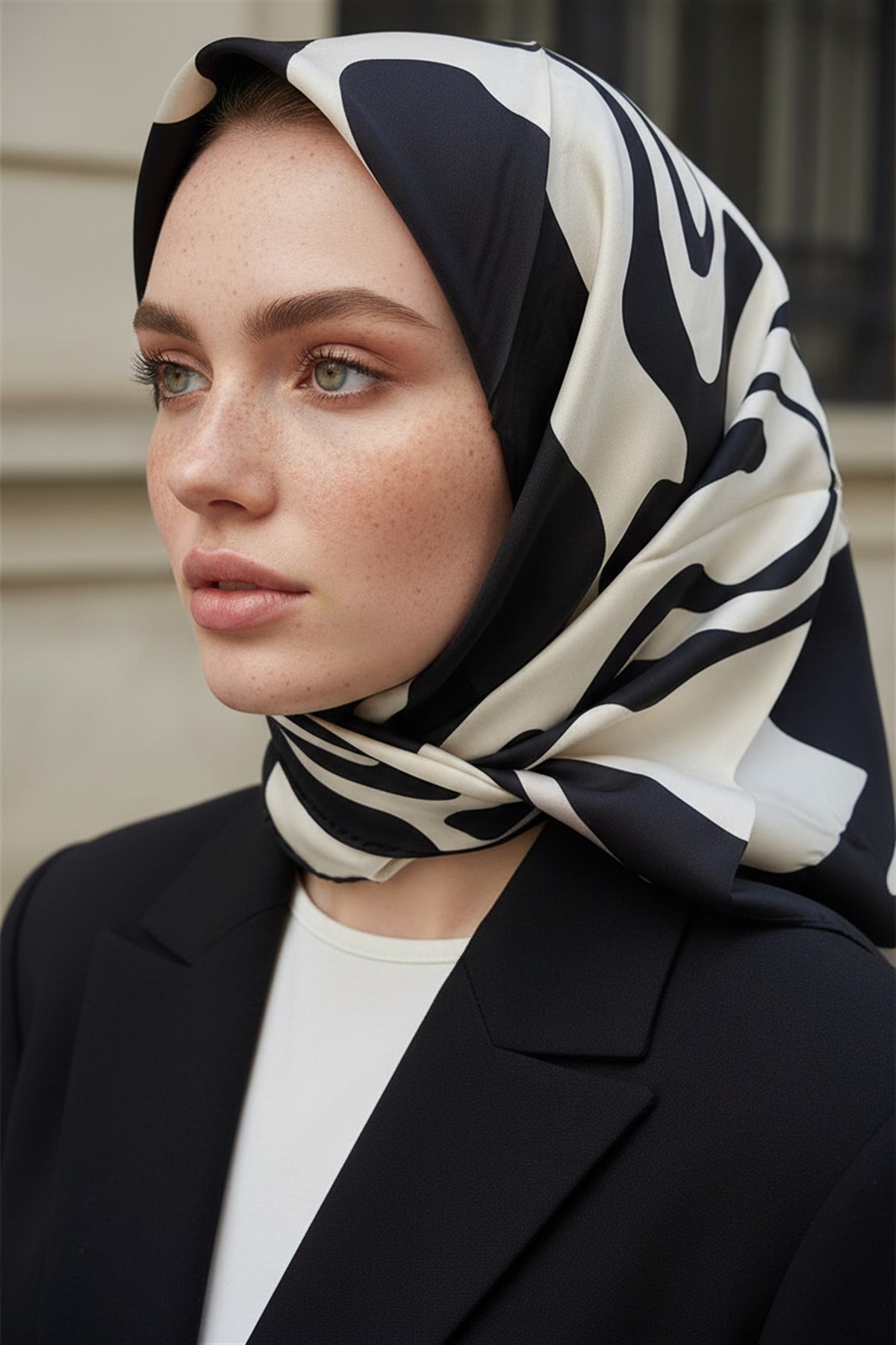 100% Twill İpek Dalga Desenli Siyah - Krem Renkli 90x90 Dikim Şekli : El Dikişi Eşarp