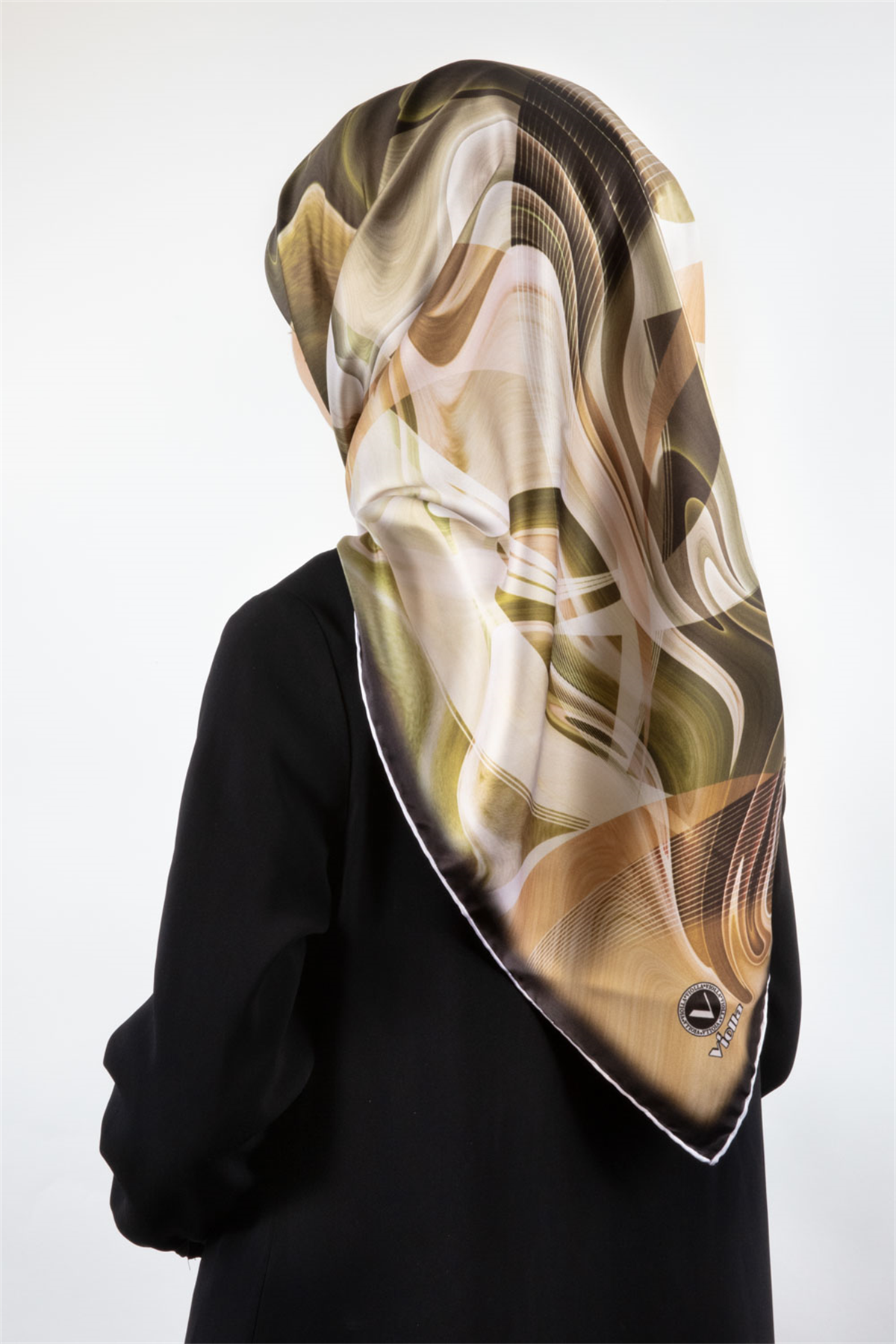 Twill Soyut Dalga Desenli Haki Renkli 90x90 Eşarp (İpek İçermez) Dikim Şekli : El Dikişi