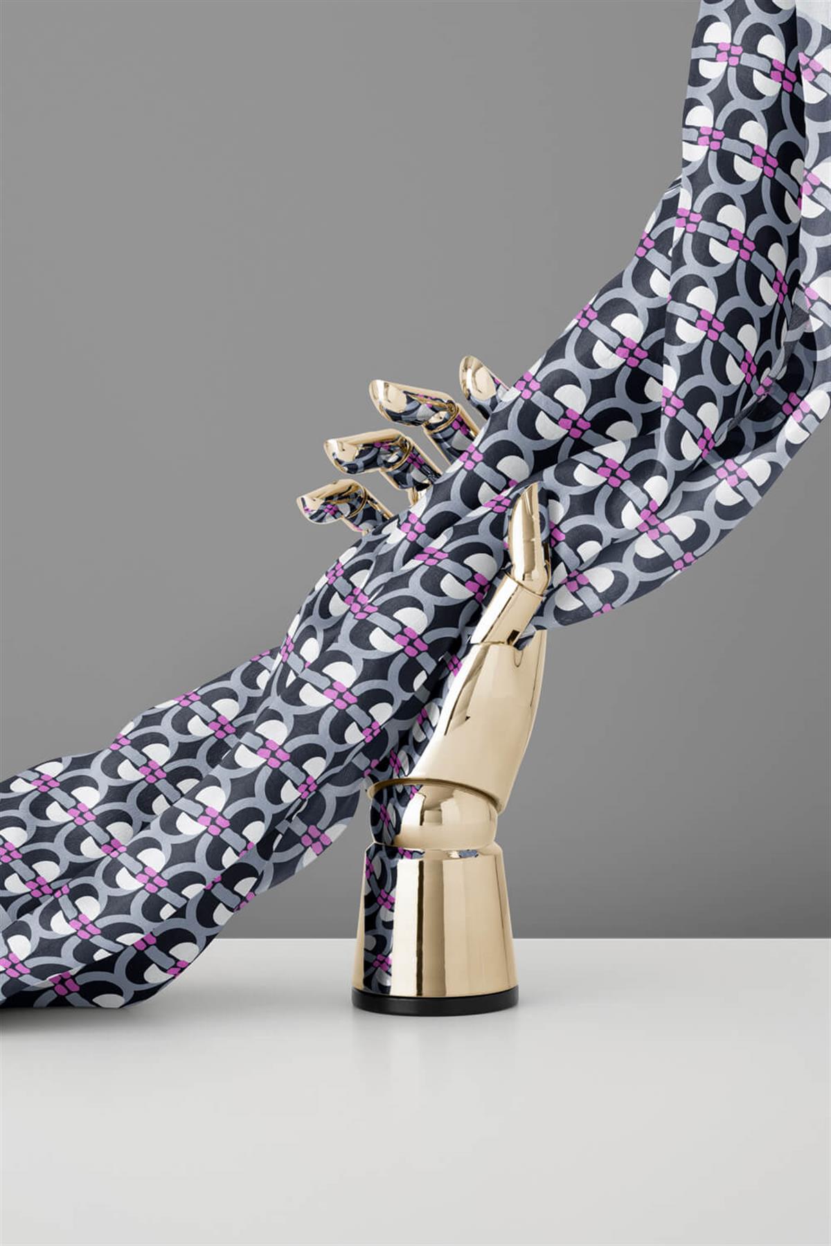 %100 Twill İpek Geometrik Desenli Gri - Fuşya Renkli 90x90 Eşarp Dikim Şekli : El Dikişi