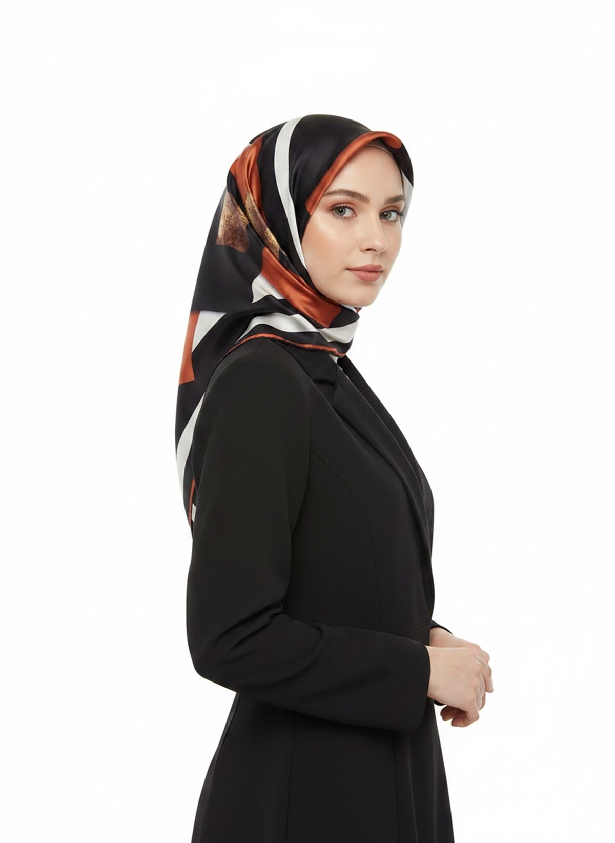 %100 Twill İpek Karo Desenli Siyah - Taba Renkli 90x90 Eşarp Dikim Şekli : El Dikişi