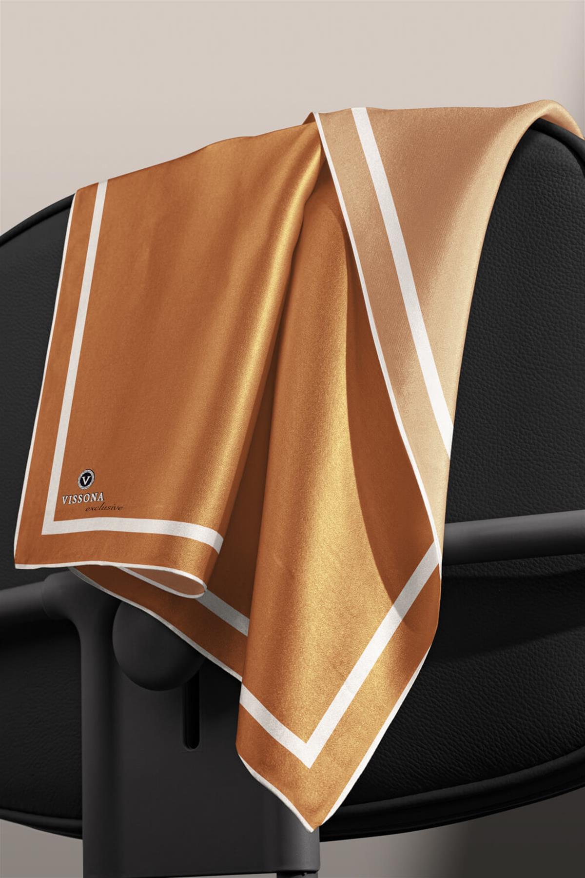 100% Twill İpek Düz Renk Bordür Desenli Hardal - Krem Renkli Daha Tok Exclusive Serisi 90x90 Dikim Şekli : El Dikişi Eşarp