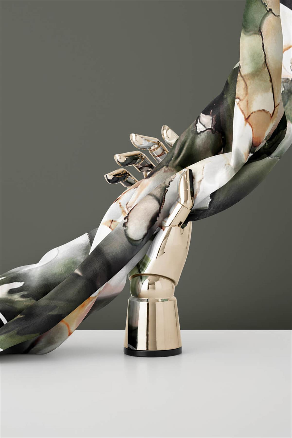 %100 Twill İpek Batik Çiçek Desenli Haki Yeşili - Vizon Renkli 90x90 Eşarp Kenar Dikiş Şekli El Dikişli