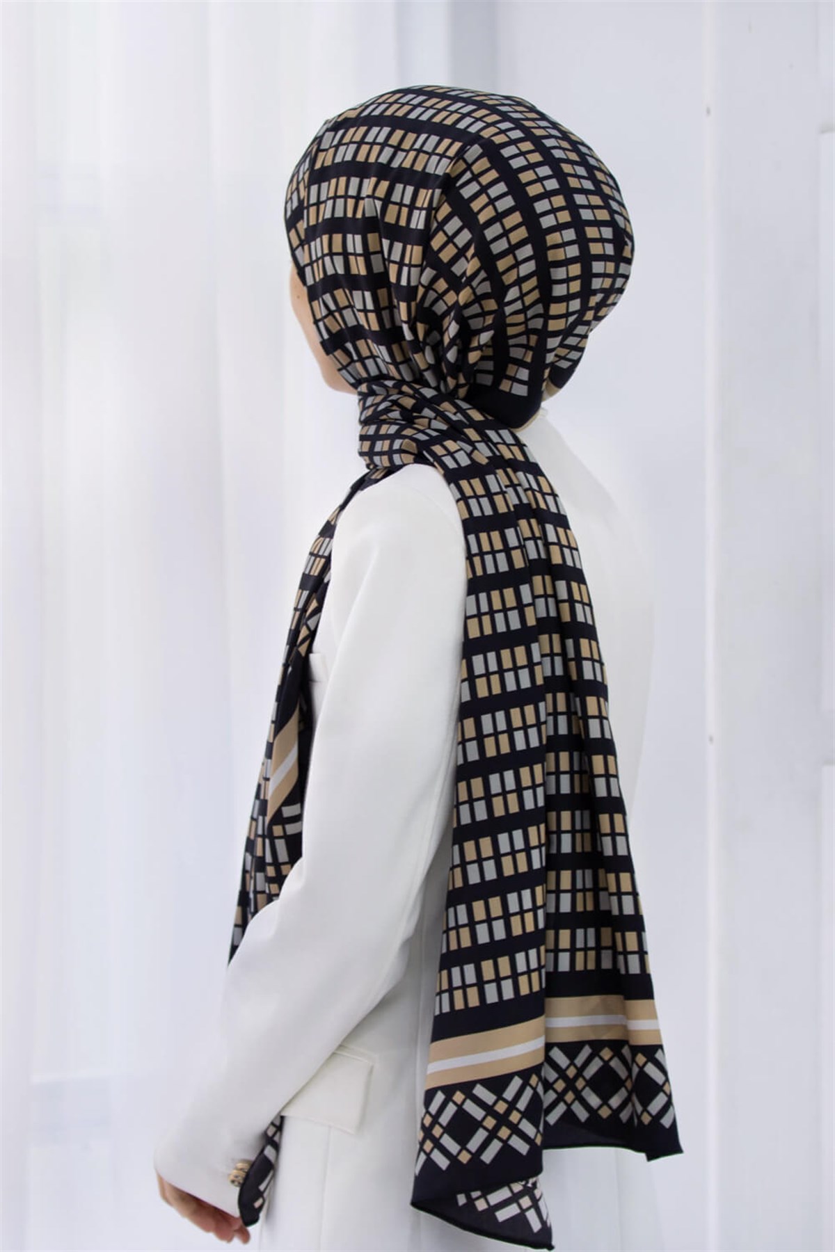 KREP KARE DESENLİ GRİ RENKLİ 75X195 KIRIŞMAZ ŞAL