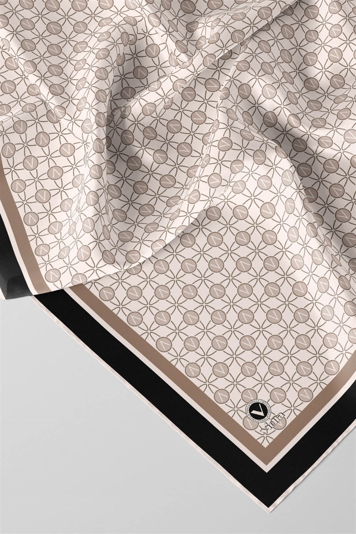 Twill V Desenli Krem Renkli 90x90 Eşarp (İpek İçermez) Dikim Şekli : El Dikişi