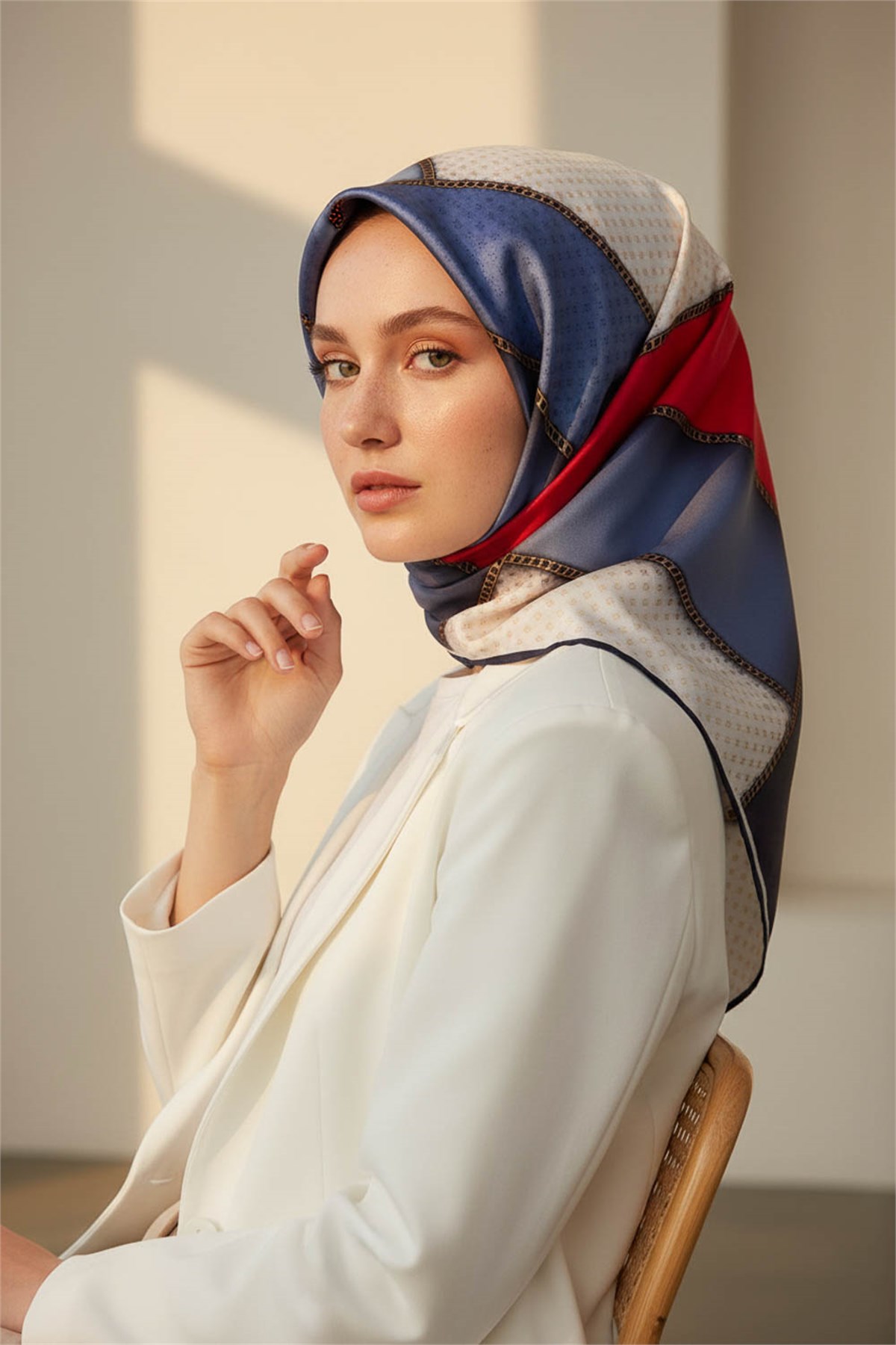 %100 Twill İpek Eşarp 90x90 Geometrik Kare Desenli El Dikişli Kadın Eşarp