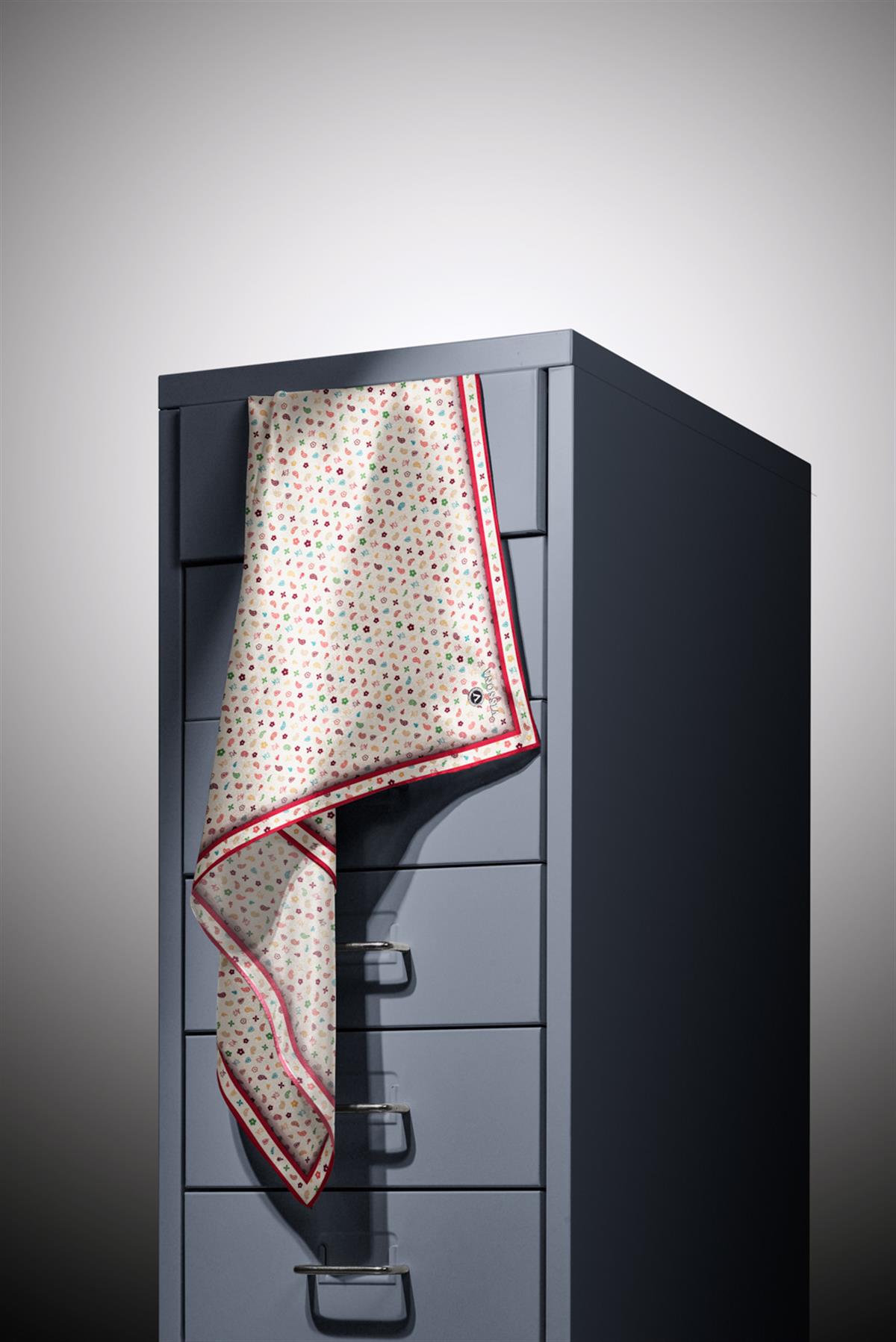 %100 Twill İpek Çıtır Desenli Krem - Bordo Renkli 90x90 Eşarp Dikim Şekli : El Dikişi