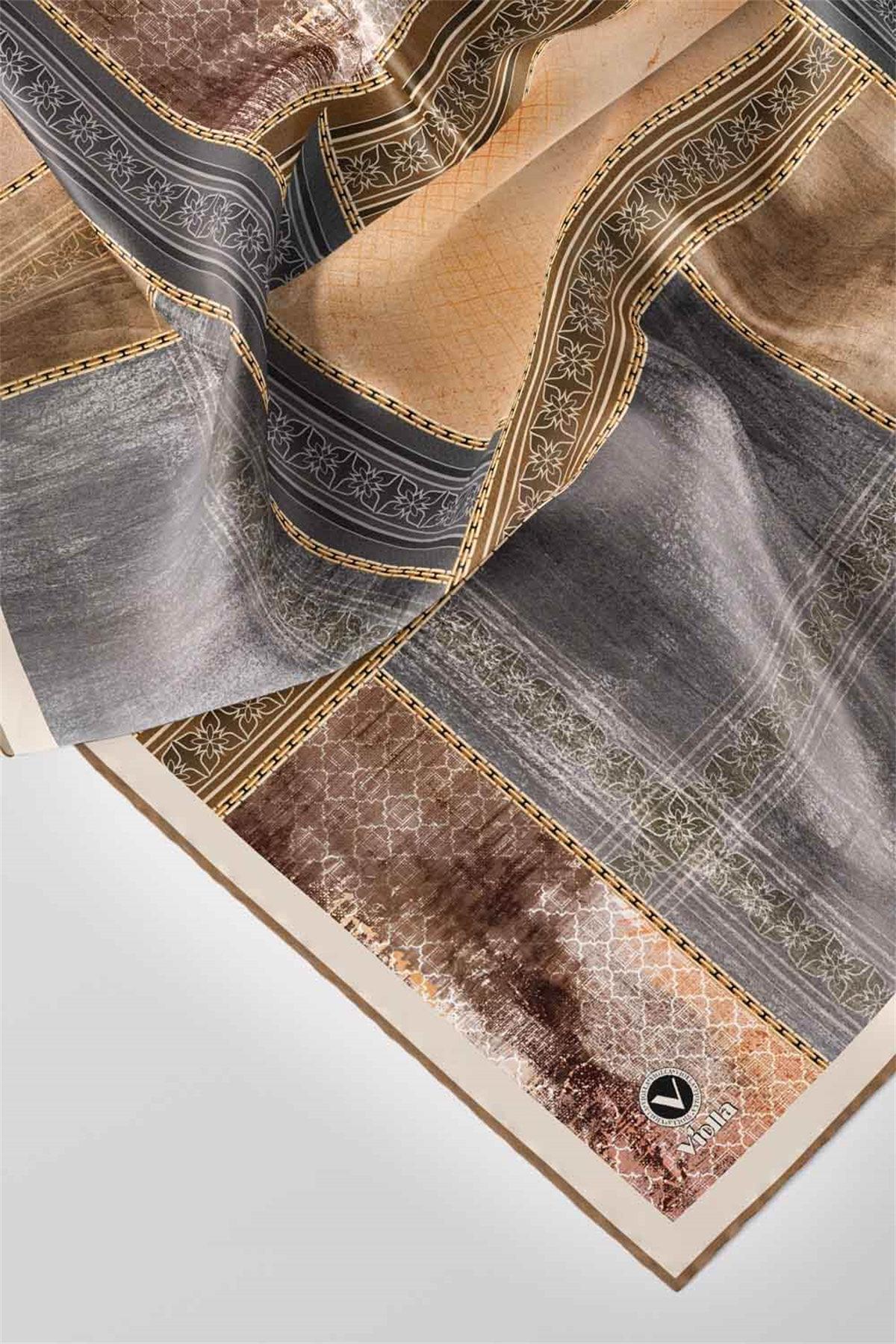 Twill Dokulu Ve Geometrik Desenli Gri Renkli 90x90 Eşarp (İpek İçermez) Dikim Şekli : El Dikişi