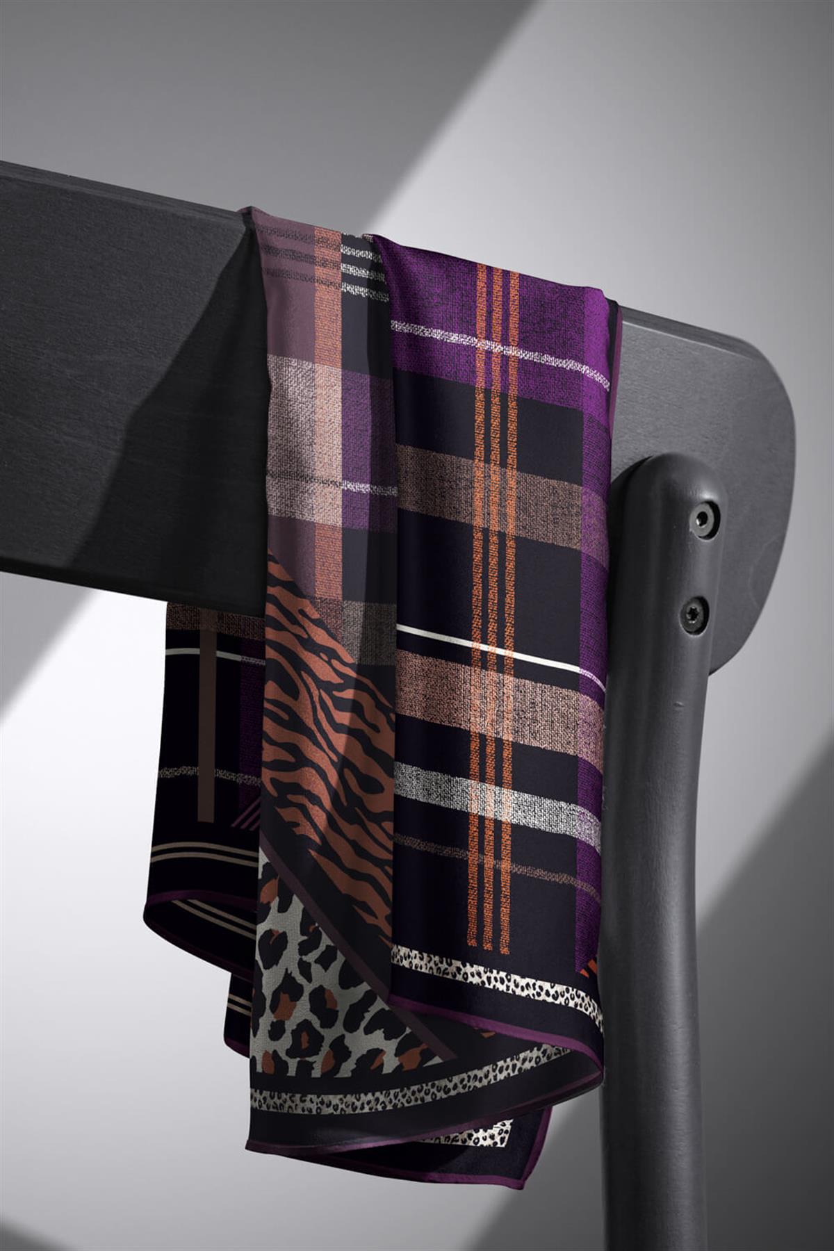 %100 Twill İpek Ekoseli Ve Leopar Desenli Mürdüm - Taba Renkli 90x90 Eşarp Dikim Şekli : El Dikişi