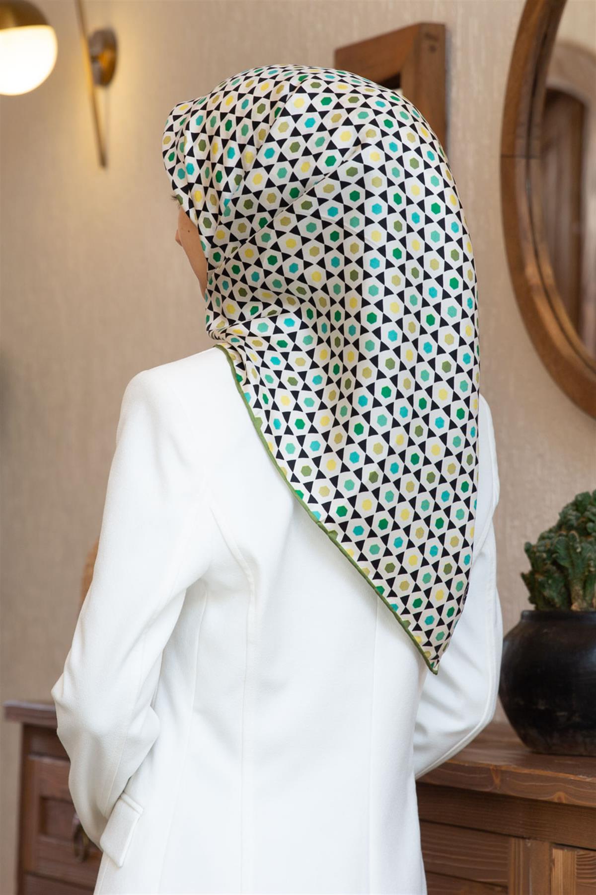 %100 Twill İpek Nokta Desenli Krem - Haki Renkli 90x90 Eşarp Dikim Şekli : El Dikişi