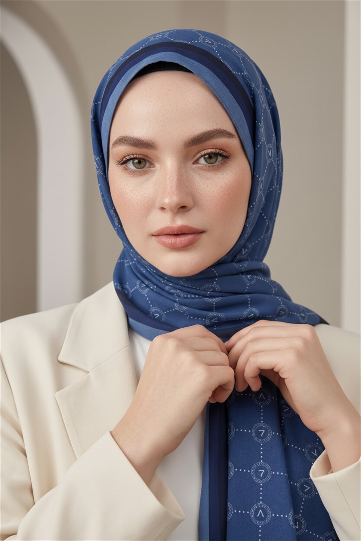 KREP MONOGRAM DESENLİ LACİVERT RENKLİ 75X195 KIRIŞMAZ ŞAL