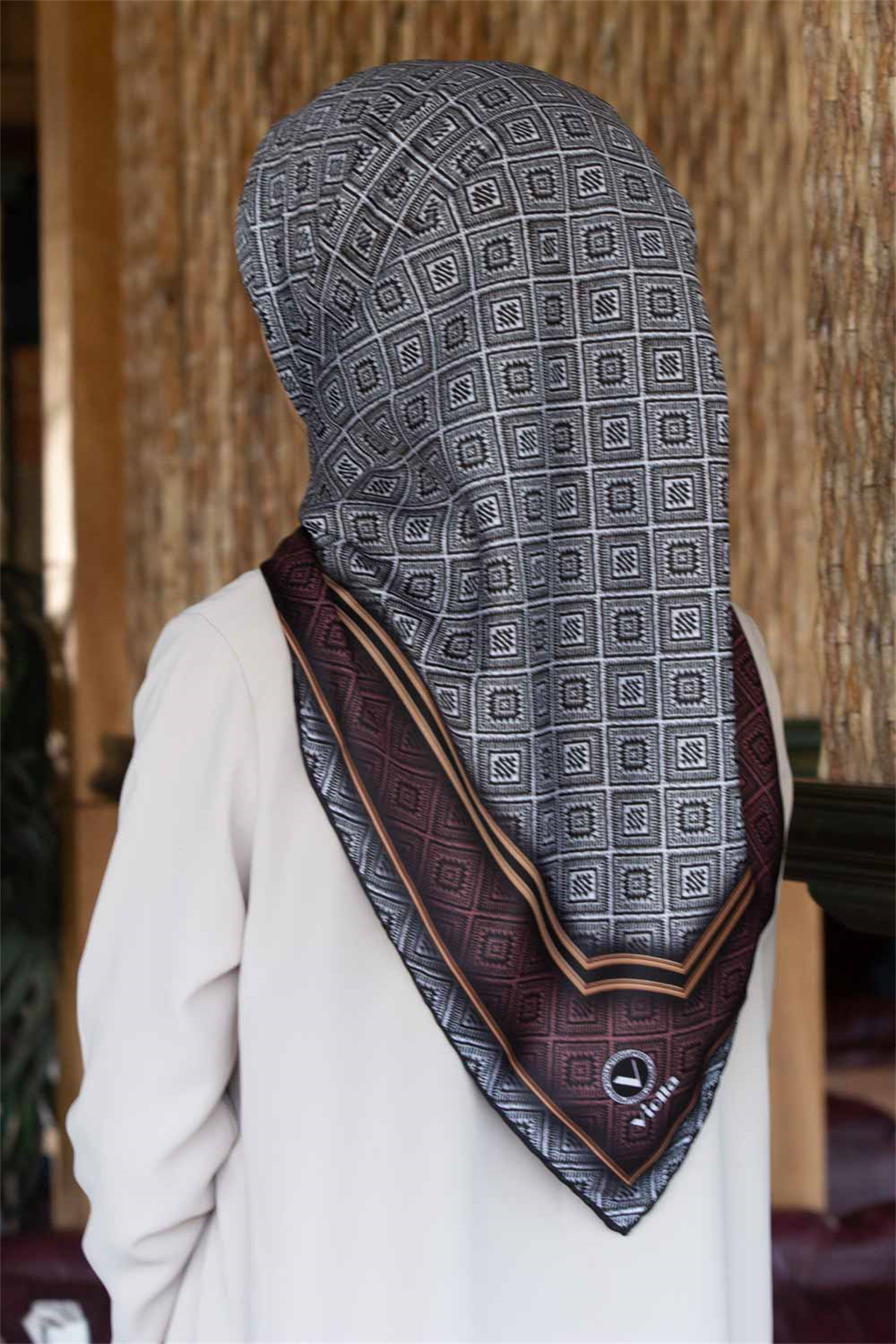 Twill Geometrik Çıtır Desenli Gül Kurusu Renkli 90x90 Eşarp (İpek İçermez) Kenar Dikiş Şekli El Dikişli