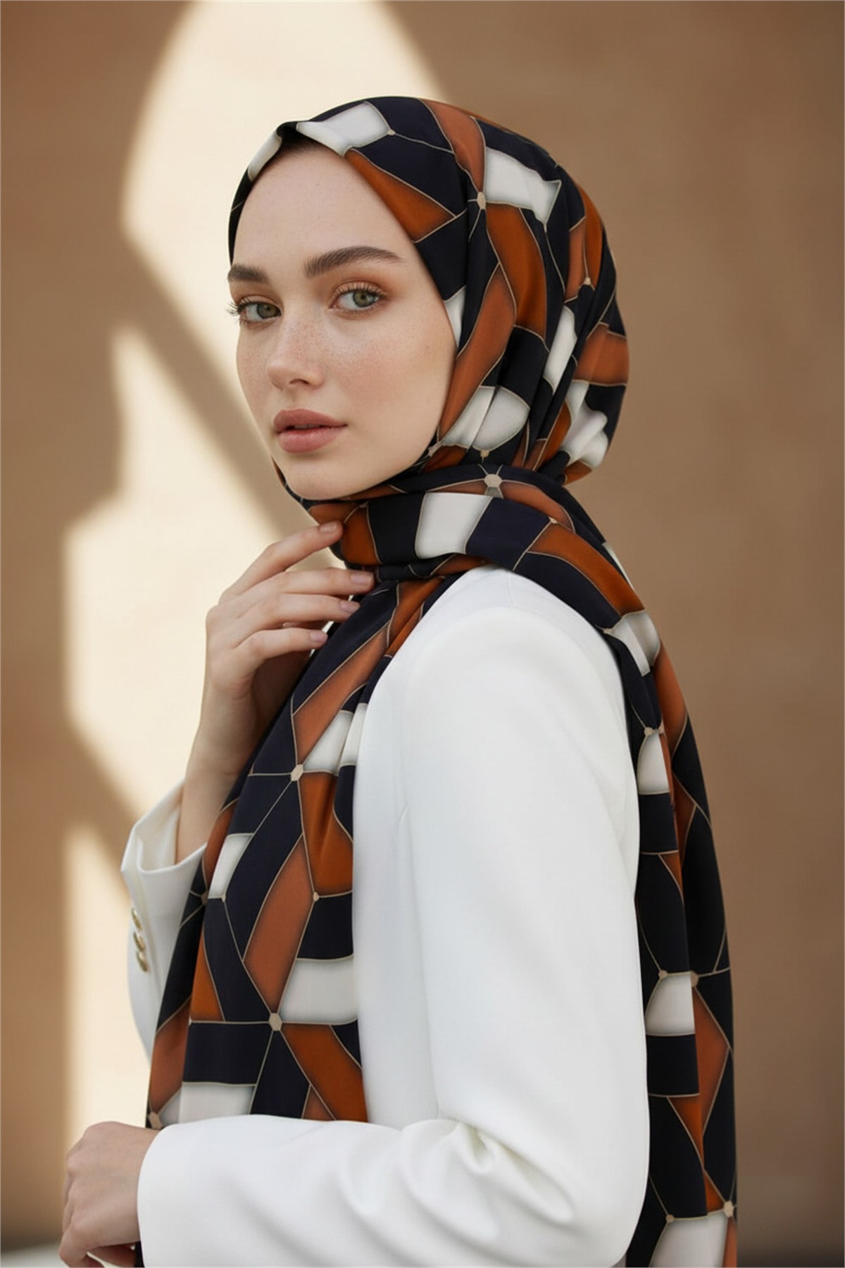 KREP GEOMETRİK DESENLİ TABA RENKLİ 75X195 KIRIŞMAZ ŞAL
