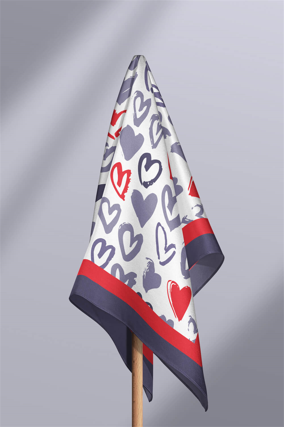 F39 Kadın Gri Kırmızı Wish of Love Desenli 50x50 Bandana HYL DG0734-22