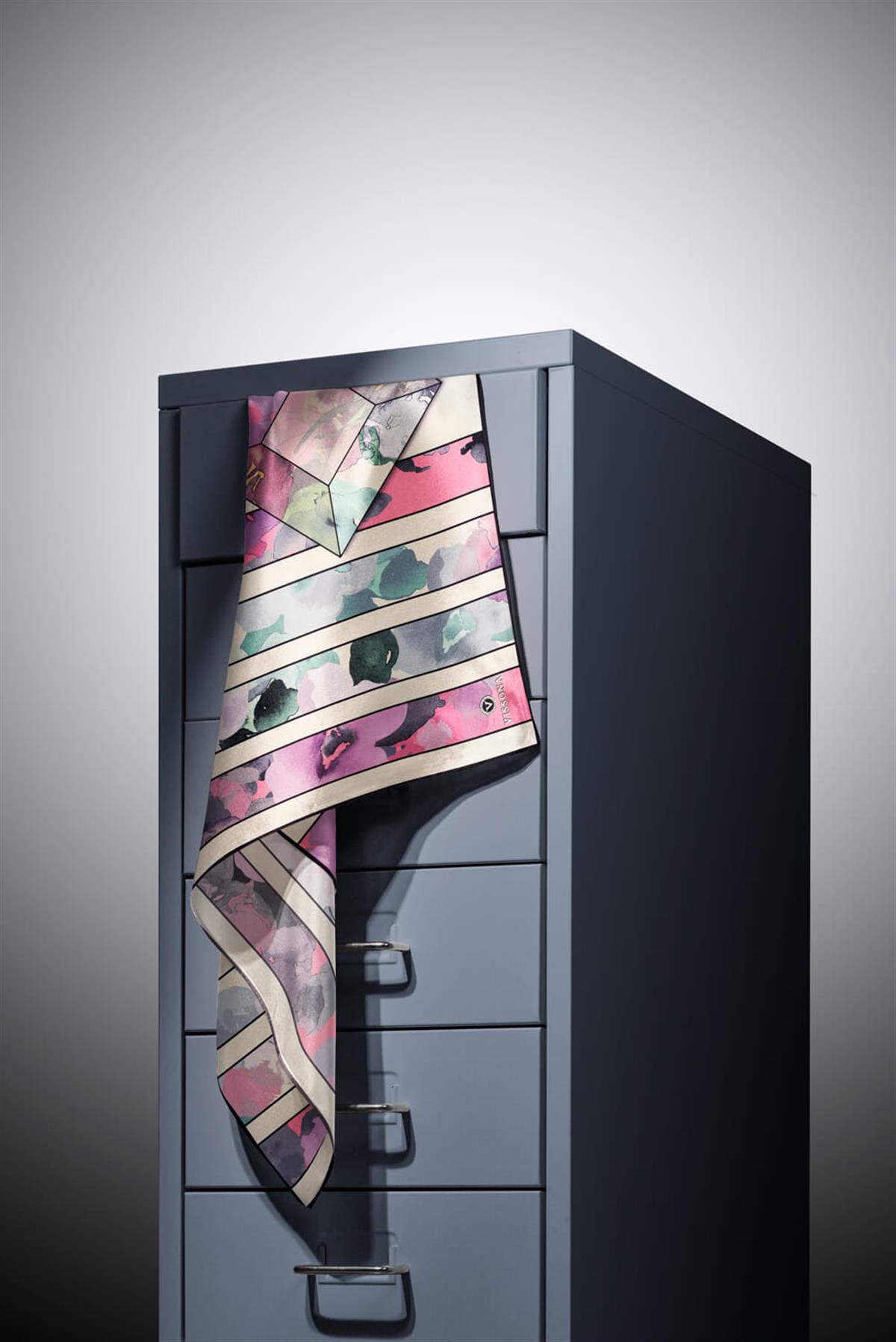 %100 Twill İpek Bahar Çiçekleri Desenli Lila - Su Yeşili Renkli 90x90 Eşarp Kenar Dikiş Şekli El Dikişli