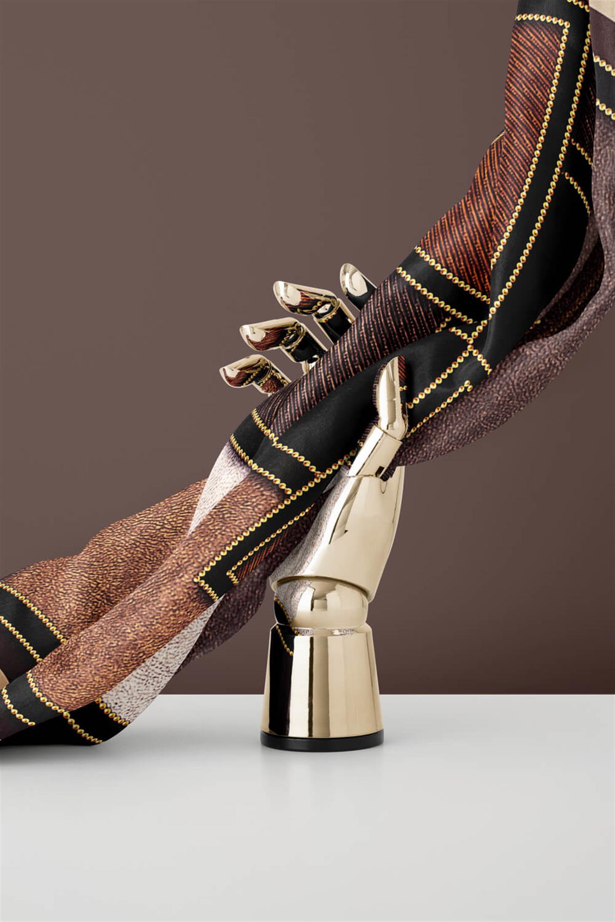 100% Twill İpek Gold Detaylı Kare Desenli Kahverengi - Bej Renkli 90x90 Dikim Şekli : El Dikişi