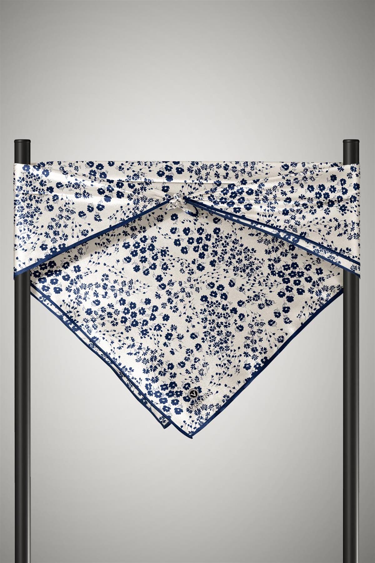 %100 Twill İpek Çıtır Çiçek Desenli Krem - Lacivert Renkli 90x90 Eşarp Dikim Şekli : El Dikişi