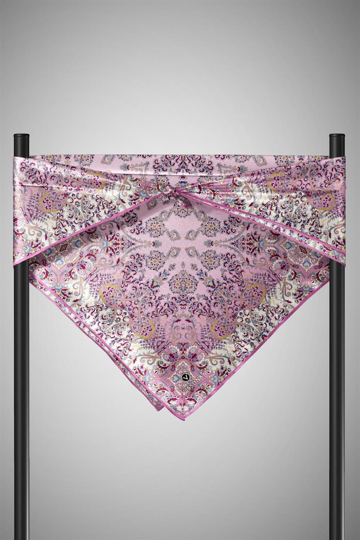 %100 Twill İpek Şal Desenli Pembe Renkli 90x90 Eşarp Dikim Şekli : El Dikişi