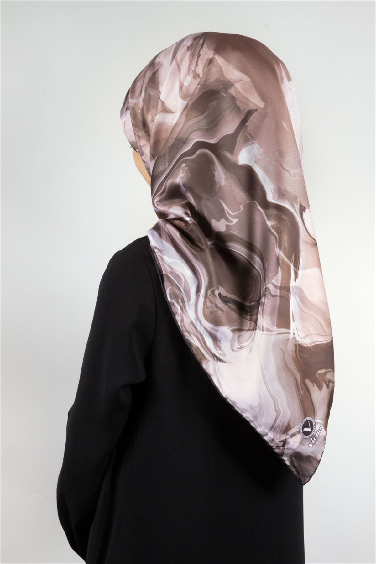Twill Batik Desenli Taş Rengi Renkli 90x90 Eşarp (İpek İçermez) Kenar Dikiş Şekli El Dikişli