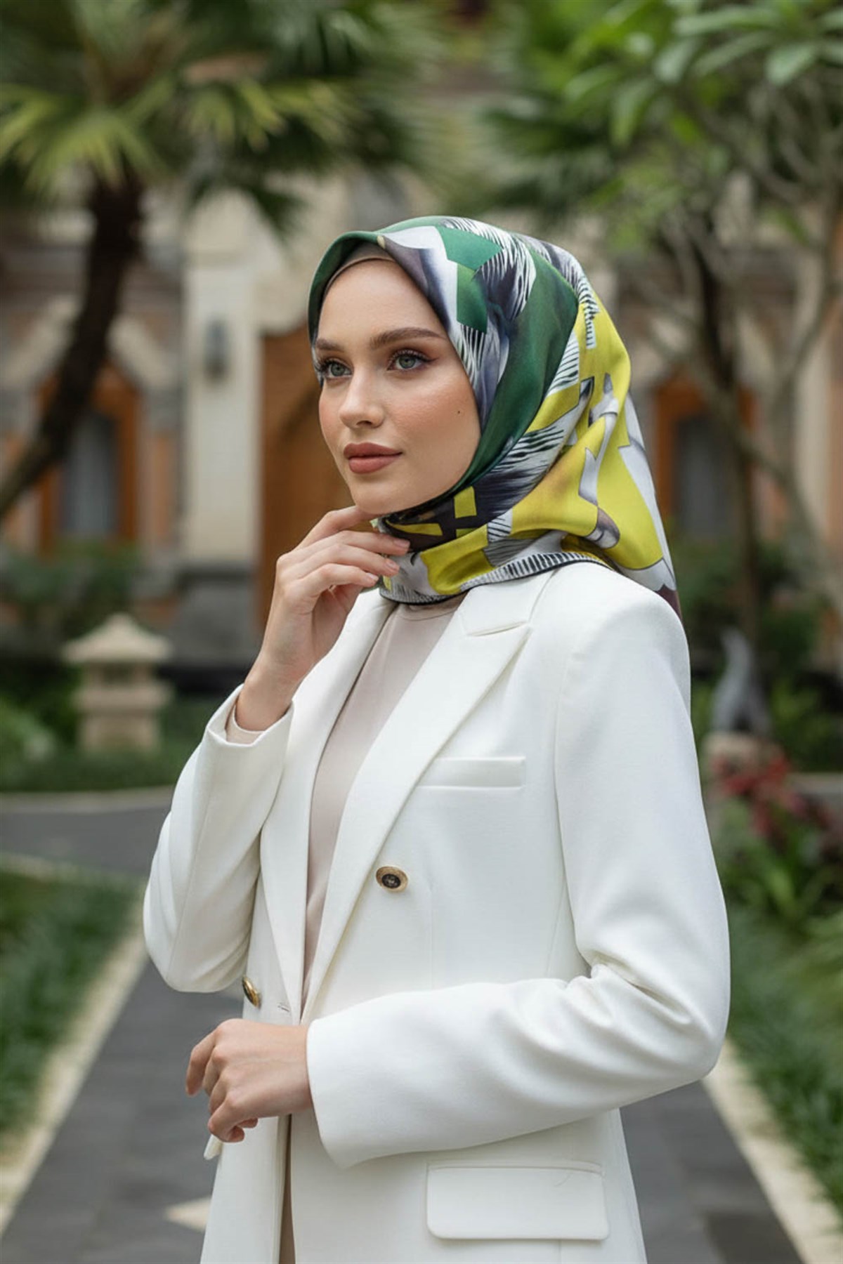 %100 Twill İpek Geometrik Desenli Sarı - Benetton Yeşili Renkli 90x90 Eşarp Dikim Şekli : El Dikişi