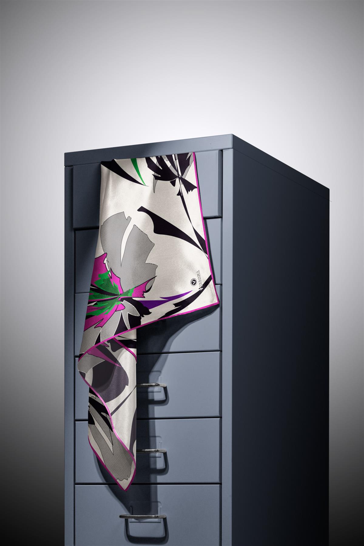 %100 Twill İpek Çiçek Desenli Krem - Fuşya Renkli 90x90 Eşarp Dikim Şekli : El Dikişi