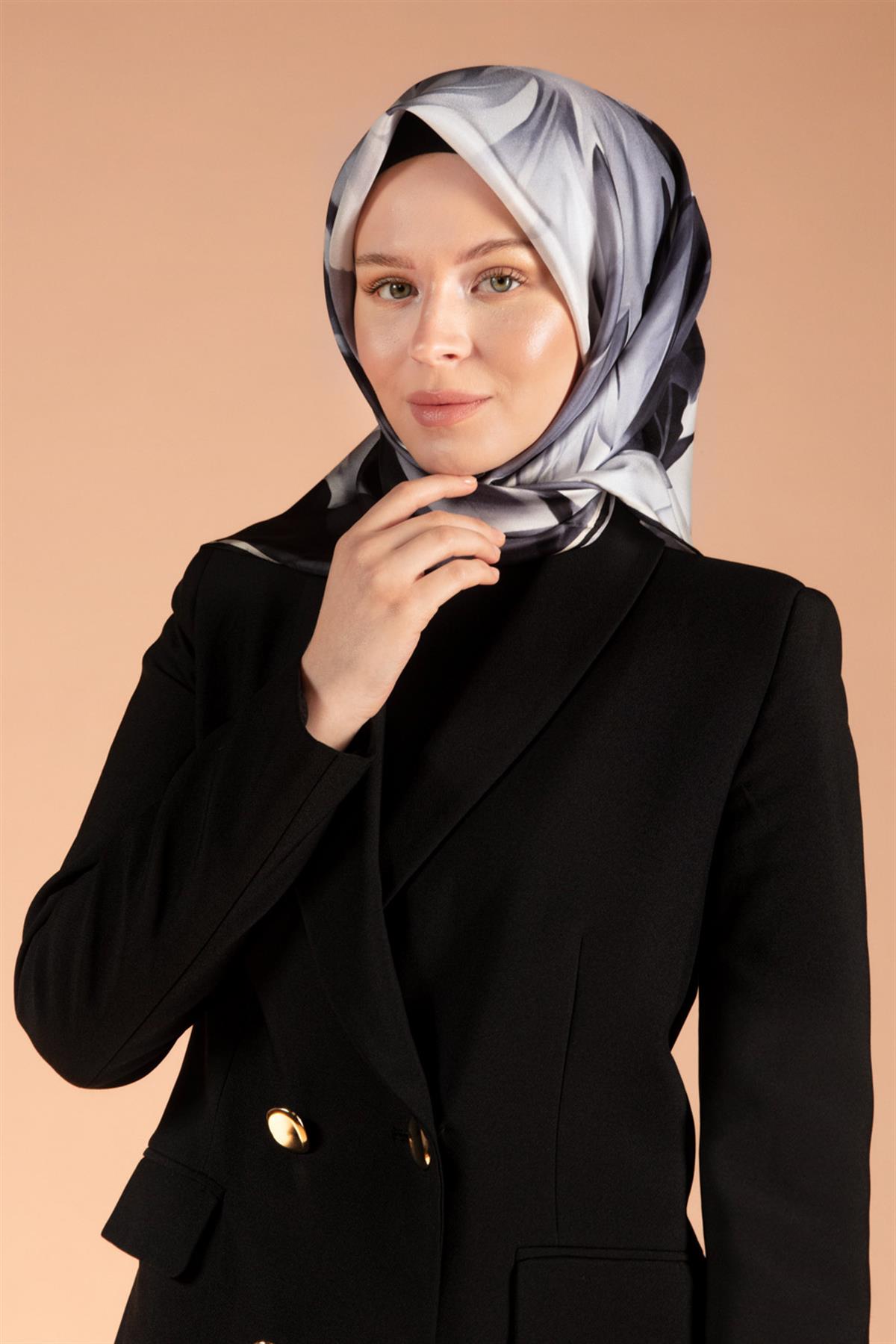 %100 Twill İpek Yaprak Desenli Gri - Siyah Renkli 90x90 Eşarp Dikim Şekli : El Dikişi