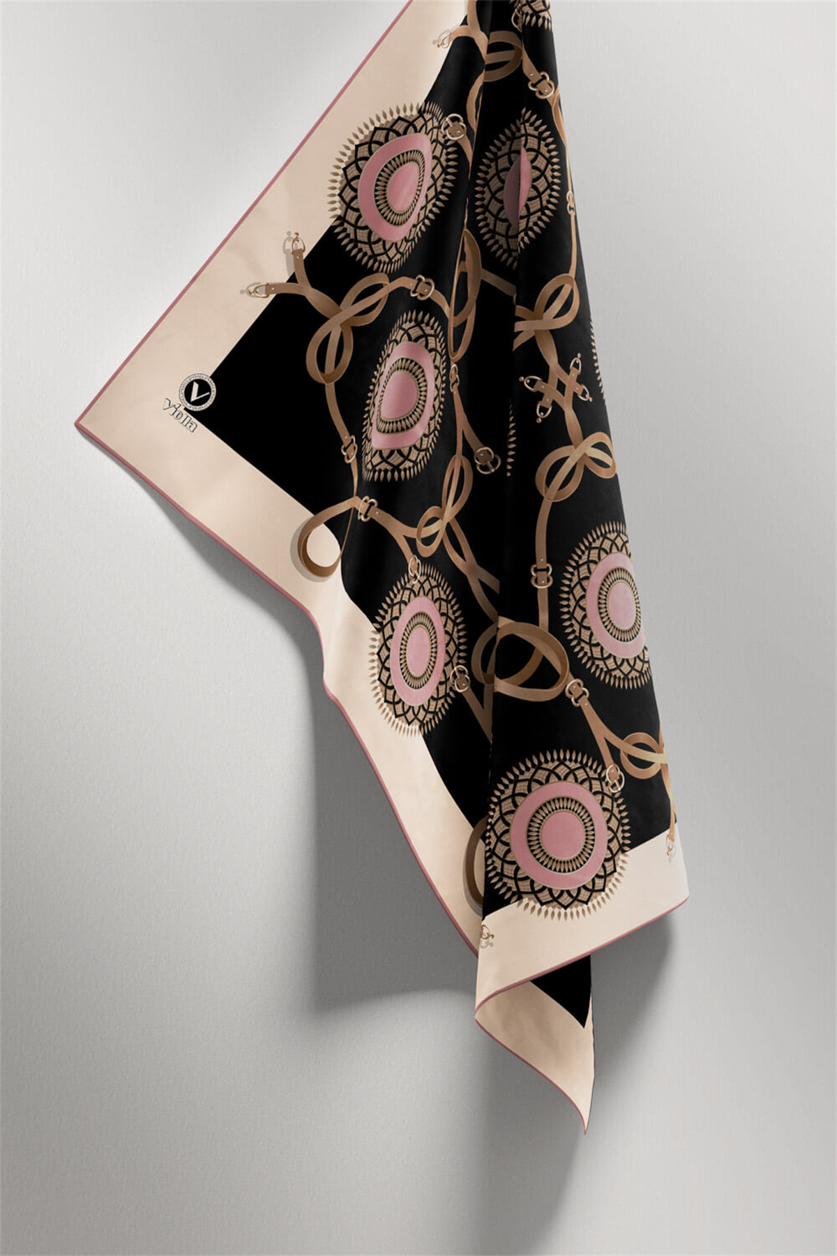 Twill Kemerli Ve Geometrik Desenli Pudra Renkli 90x90 Eşarp (İpek İçermez) Kenar Dikiş Şekli El Dikişli