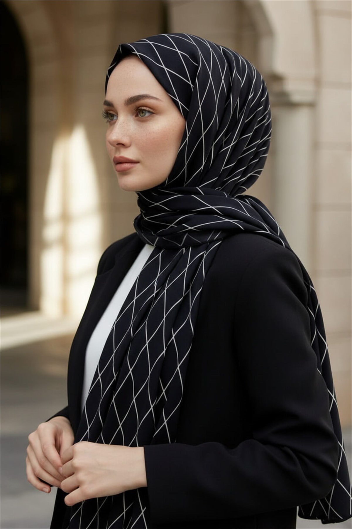 KREP GEOMETRİK DESENLİ SİYAH RENKLİ 75X195 KIRIŞMAZ ŞAL