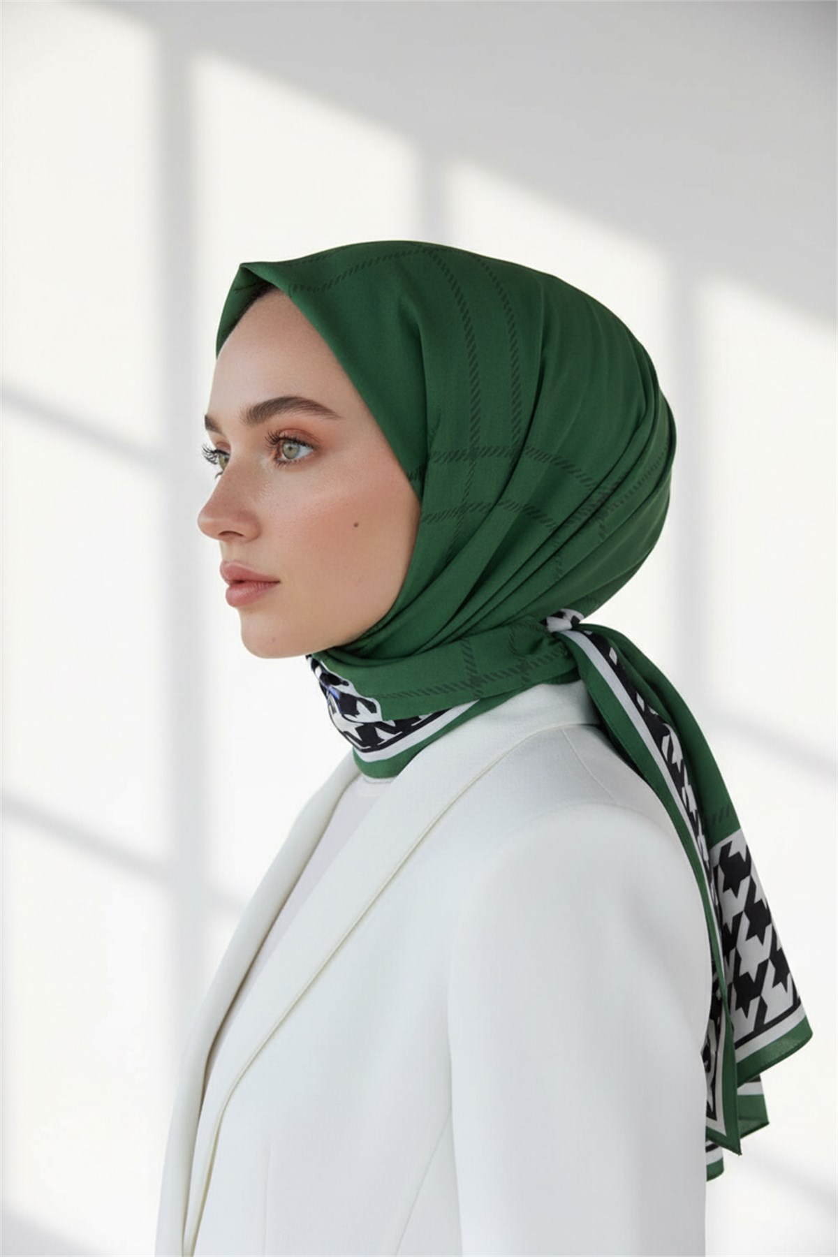 KREP KAZAYAĞI DESENLİ ZÜMRÜT YEŞİLİ - SİYAH RENKLİ 75X195 KIRIŞMAZ ŞAL