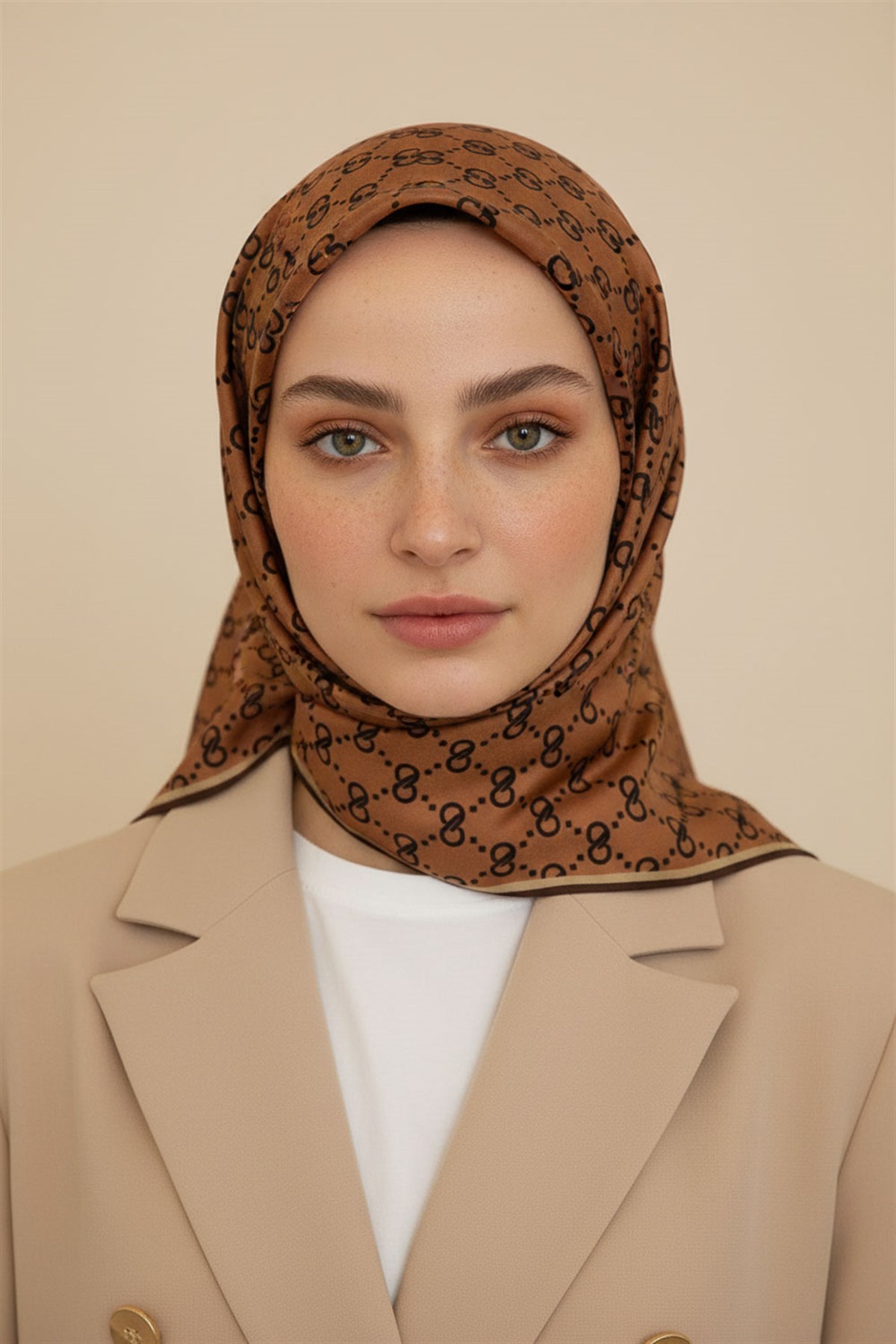 %57 İPEK %43 VİSKON Twill İpek Leopar Desenli Kahve - Taba Renkli 90x90 Eşarp Dikim Şekli : El Dikişi