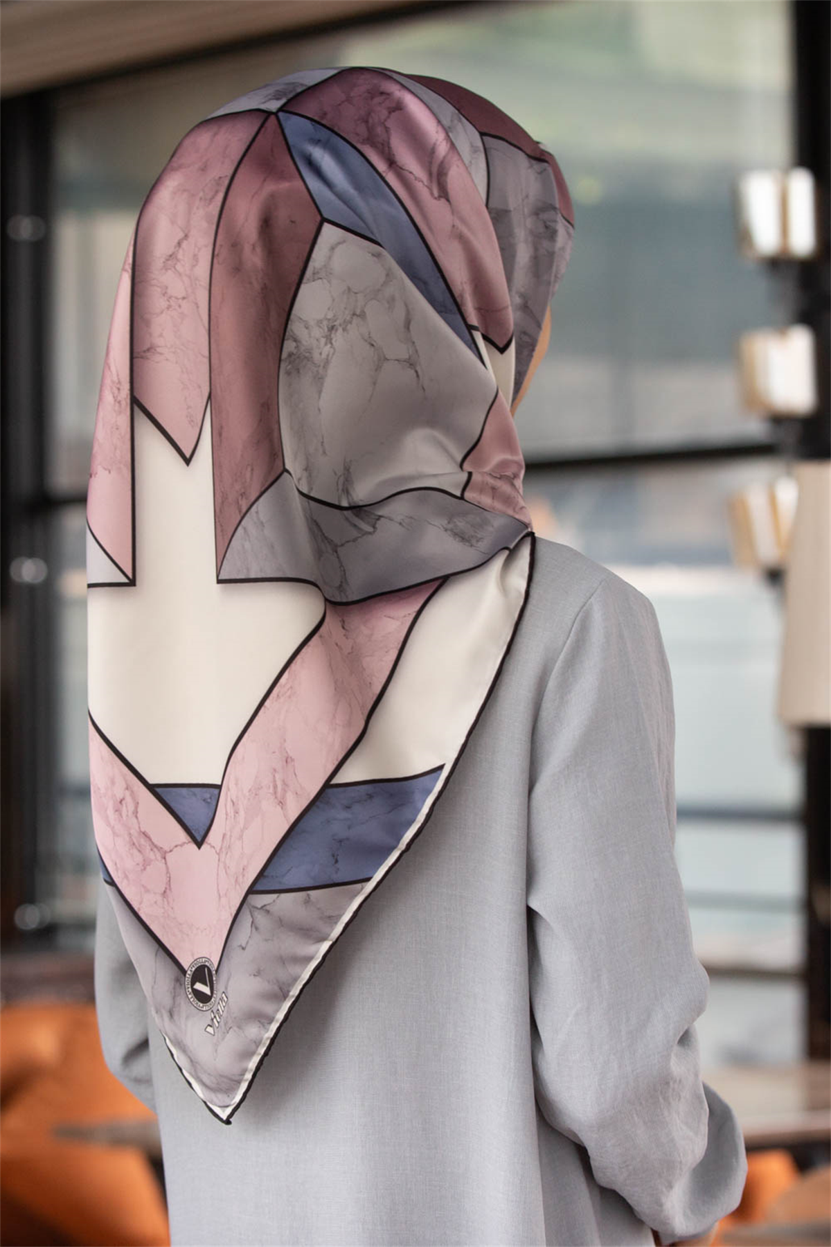 Twill Mermer Desenli Pudra - Bebe Mavisi Renkli 90x90 Eşarp (İpek İçermez) Kenar Dikiş Şekli El Dikişli