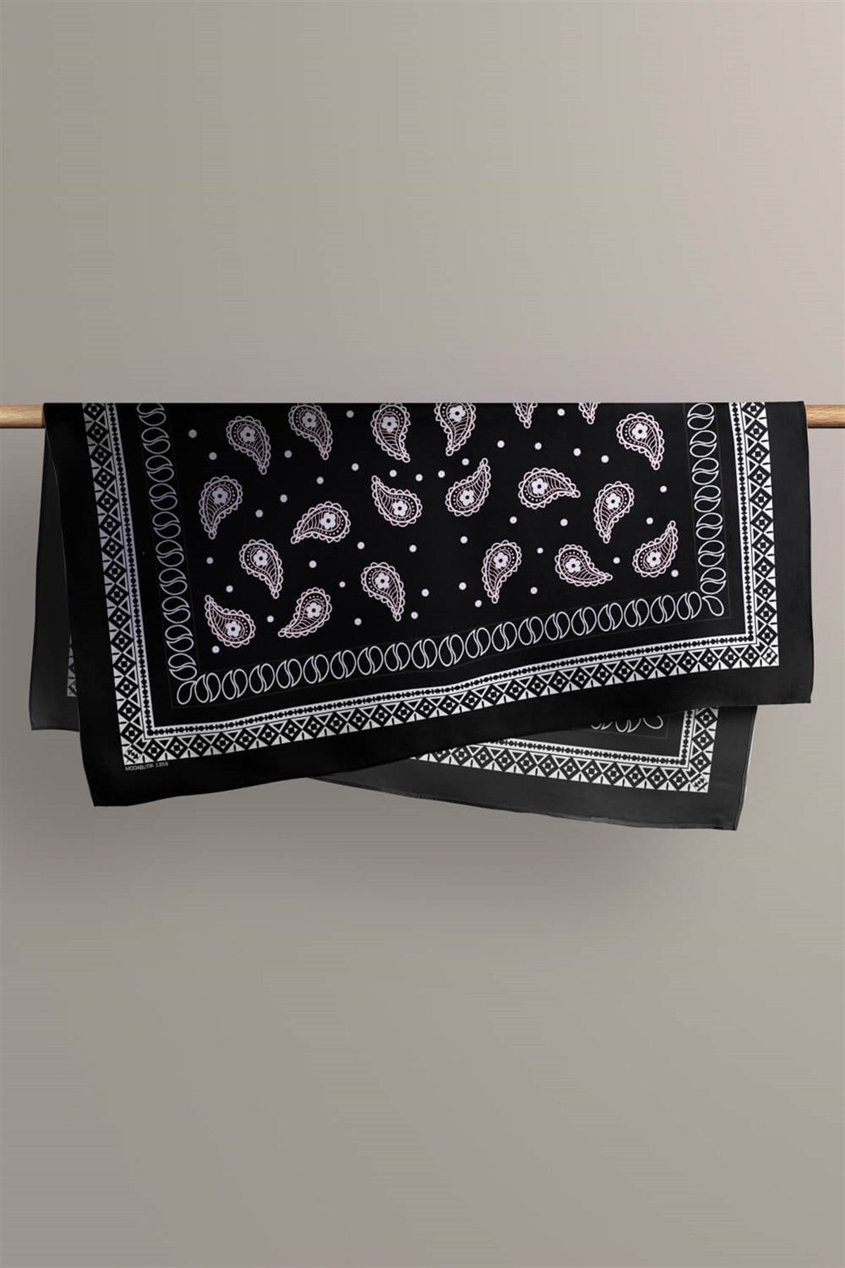 Violla F46 Kadın Siyah Beyaz Şal Desenli 50x50 Bandana HYL DG01359-22
