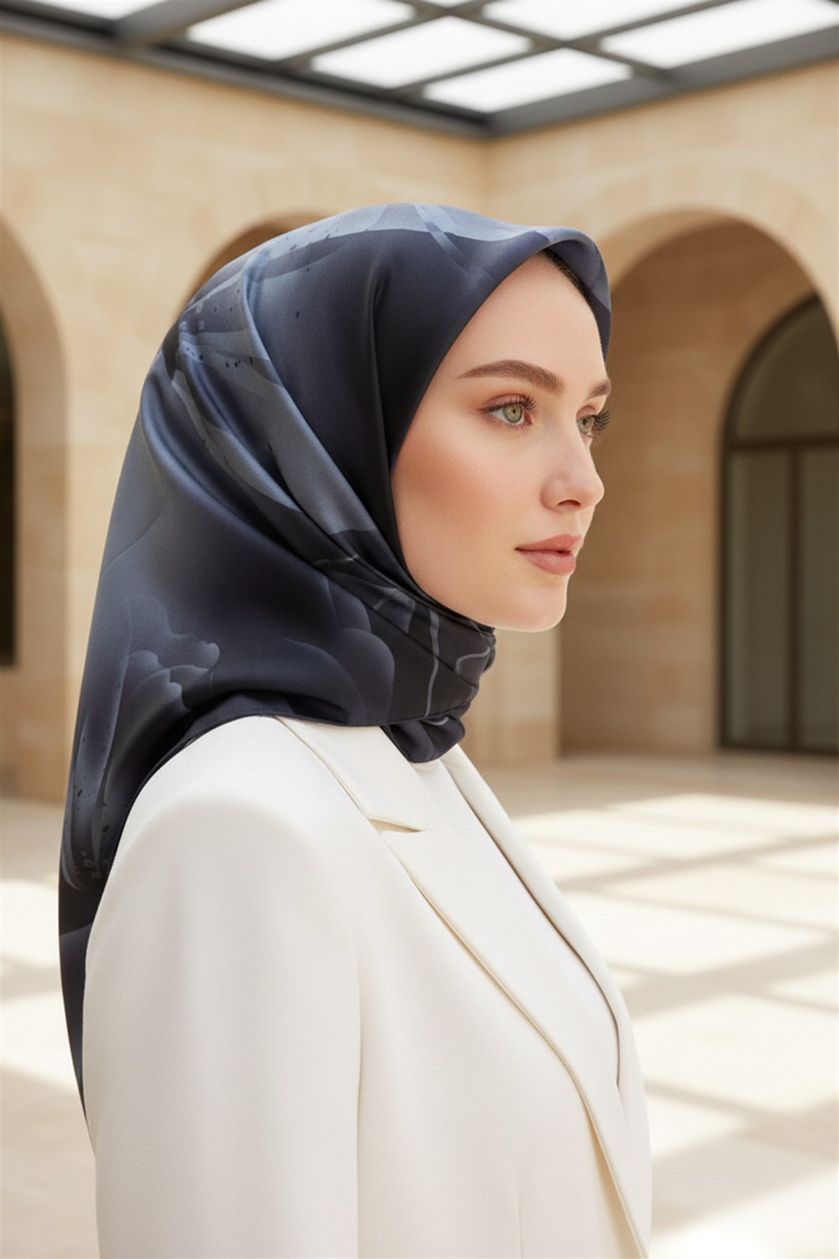 %100 Twill İpek Çiçek Desenli İndigo Renkli 90x90 Eşarp Dikim Şekli : El Dikişi