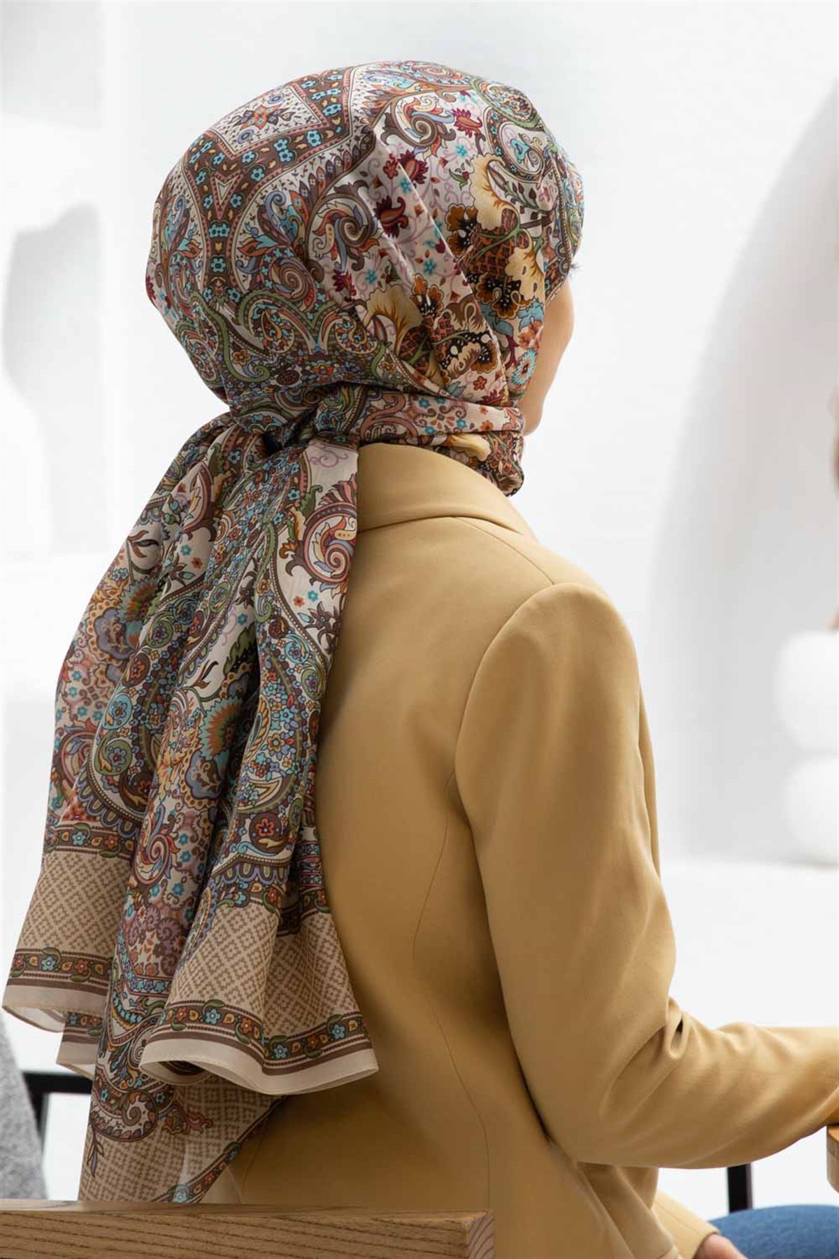 %100 İPEK ETRO DESENLİ BEJ - PETROL YEŞİLİ RENKLİ ŞAL