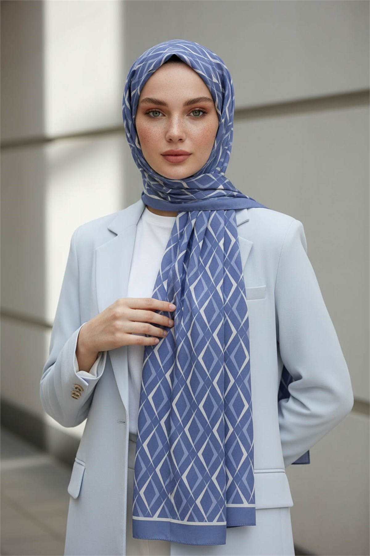 KREP GEOMETRİK DESENLİ BEBE MAVİSİ RENKLİ 75X195 KIRIŞMAZ ŞAL