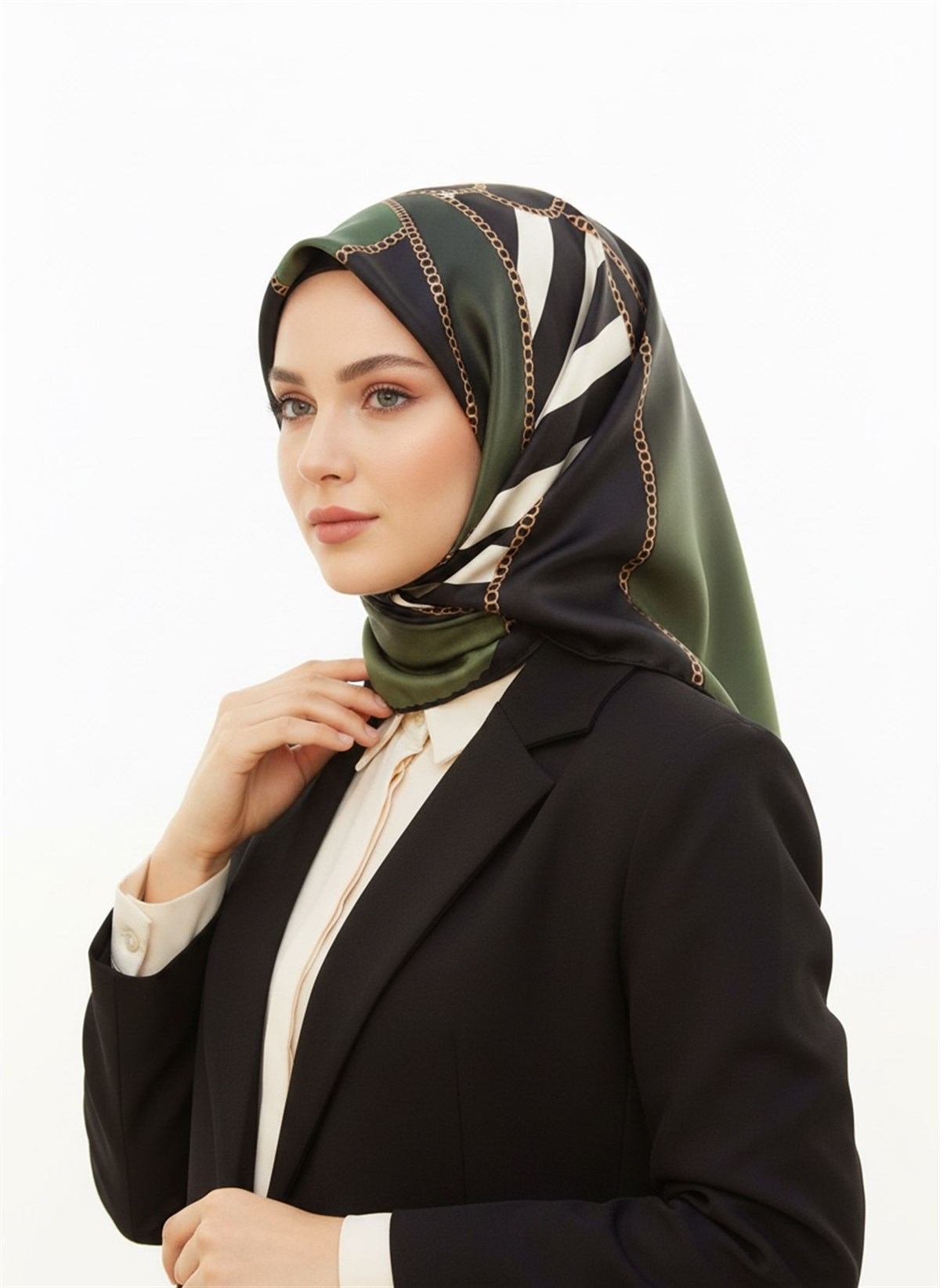 %100 Twill İpek Zincirli Çizgi Desenli Siyah - Haki Renkli 90x90 Eşarp Dikim Şekli : El Dikişi
