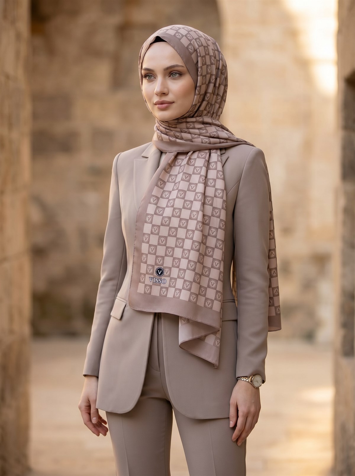 KREP MONOGRAM DESENLİ TAŞ RENKLİ 75X195 KIRIŞMAZ ŞAL