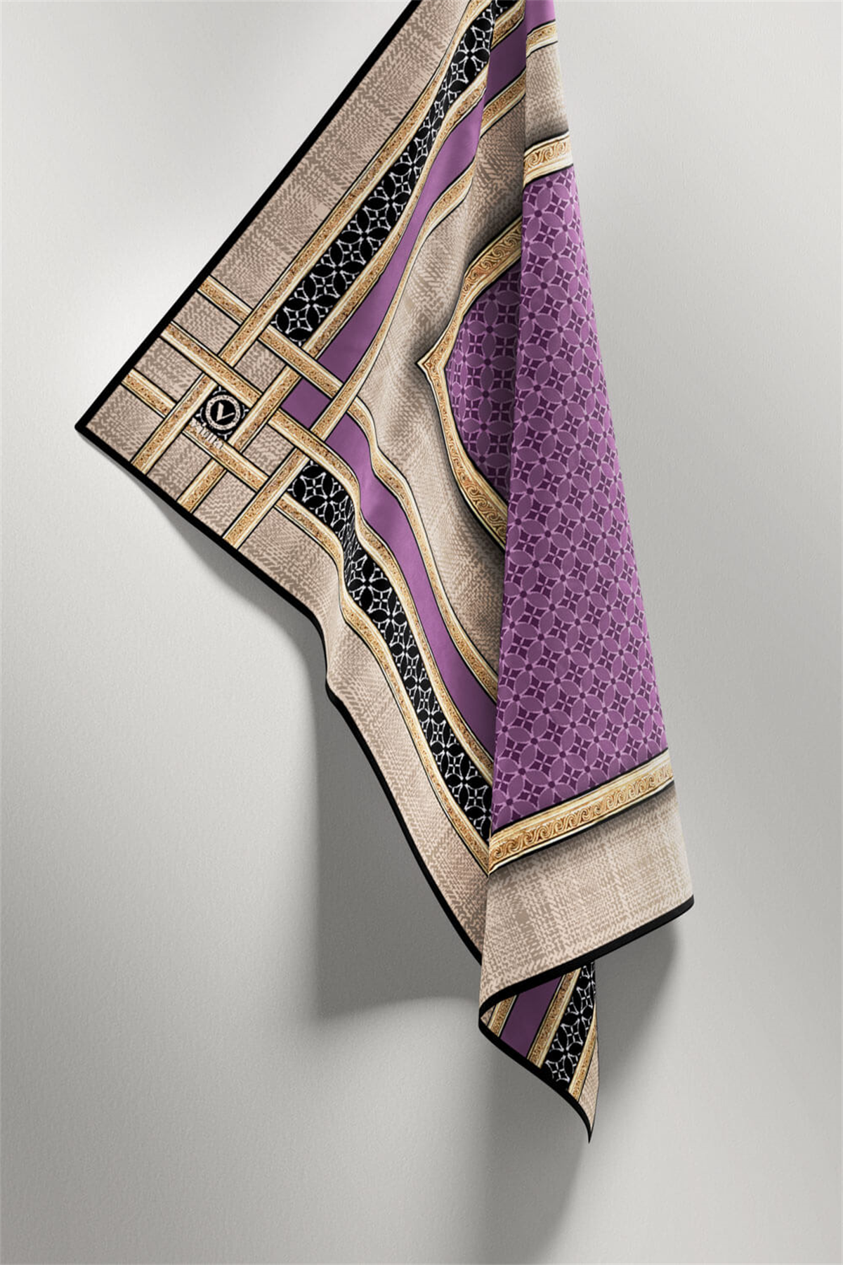 Twill Gold Bordürlü Geometrik Desenli Lila Renkli 90x90 Eşarp (İpek İçermez) Kenar Dikiş Şekli El Dikişli