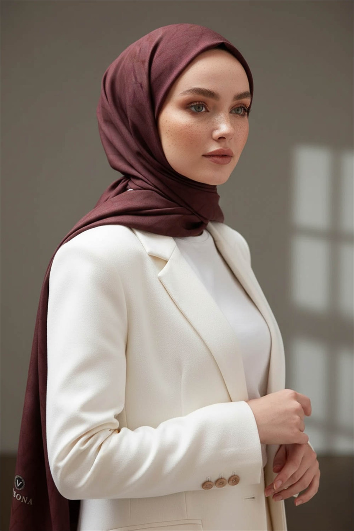 KREP DEGRADELİ MONOGRAM DESENLİ GÜL KURUSU RENKLİ 75X195 KIRIŞMAZ ŞAL
