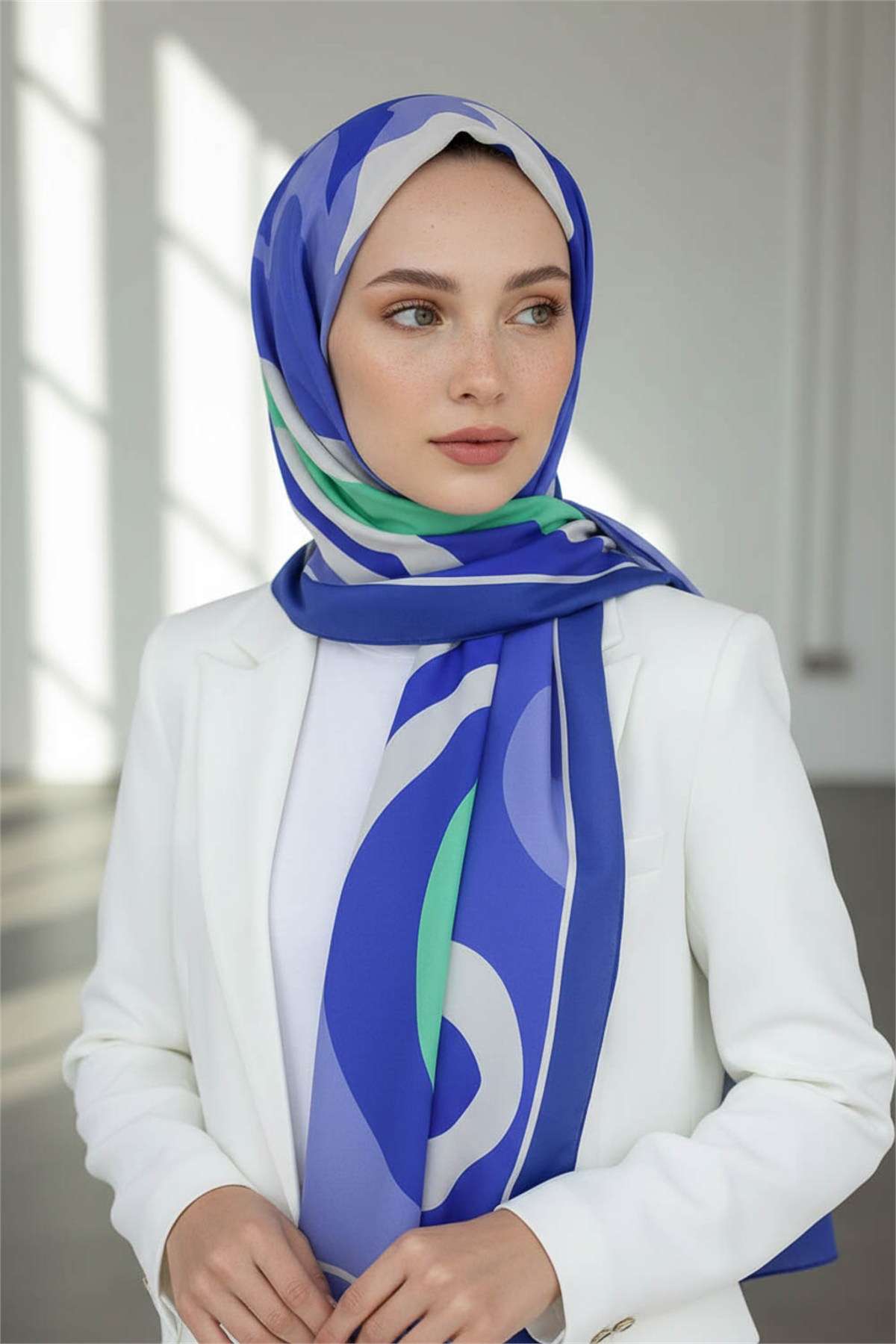 KREP GEOMETRİK DESENLİ İNDİGO RENKLİ 75X195 KIRIŞMAZ ŞAL