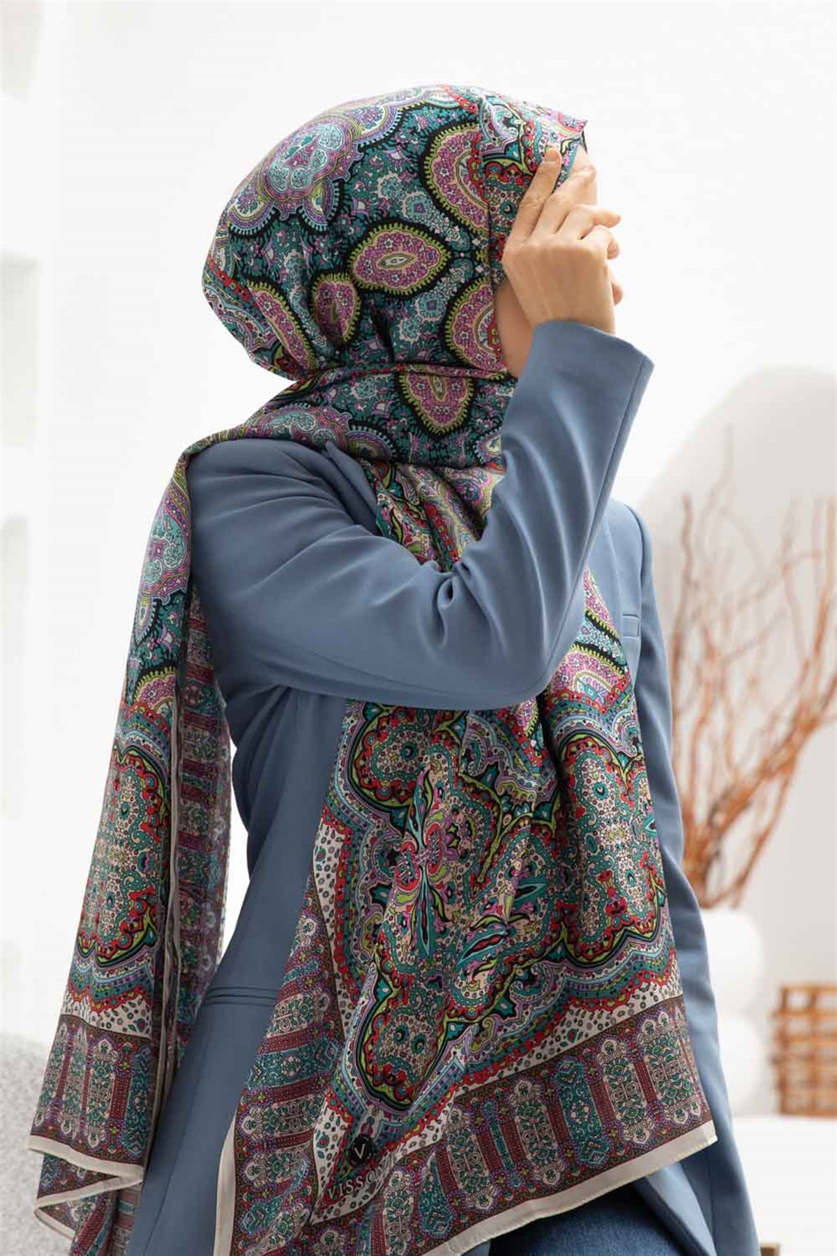 100% İpek Etnik Desenli Beyaz - Fuşya Renkli 92x210 Şal