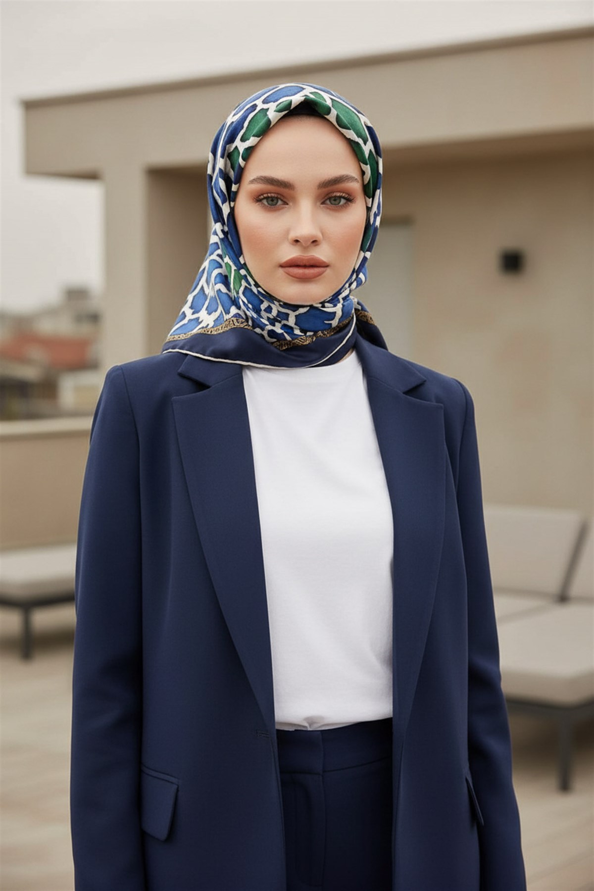 %100 Twill İpek Zürafa Desenli Saks - Zümrüt Yeşili Renkli 90x90 Eşarp Dikim Şekli : El Dikişi