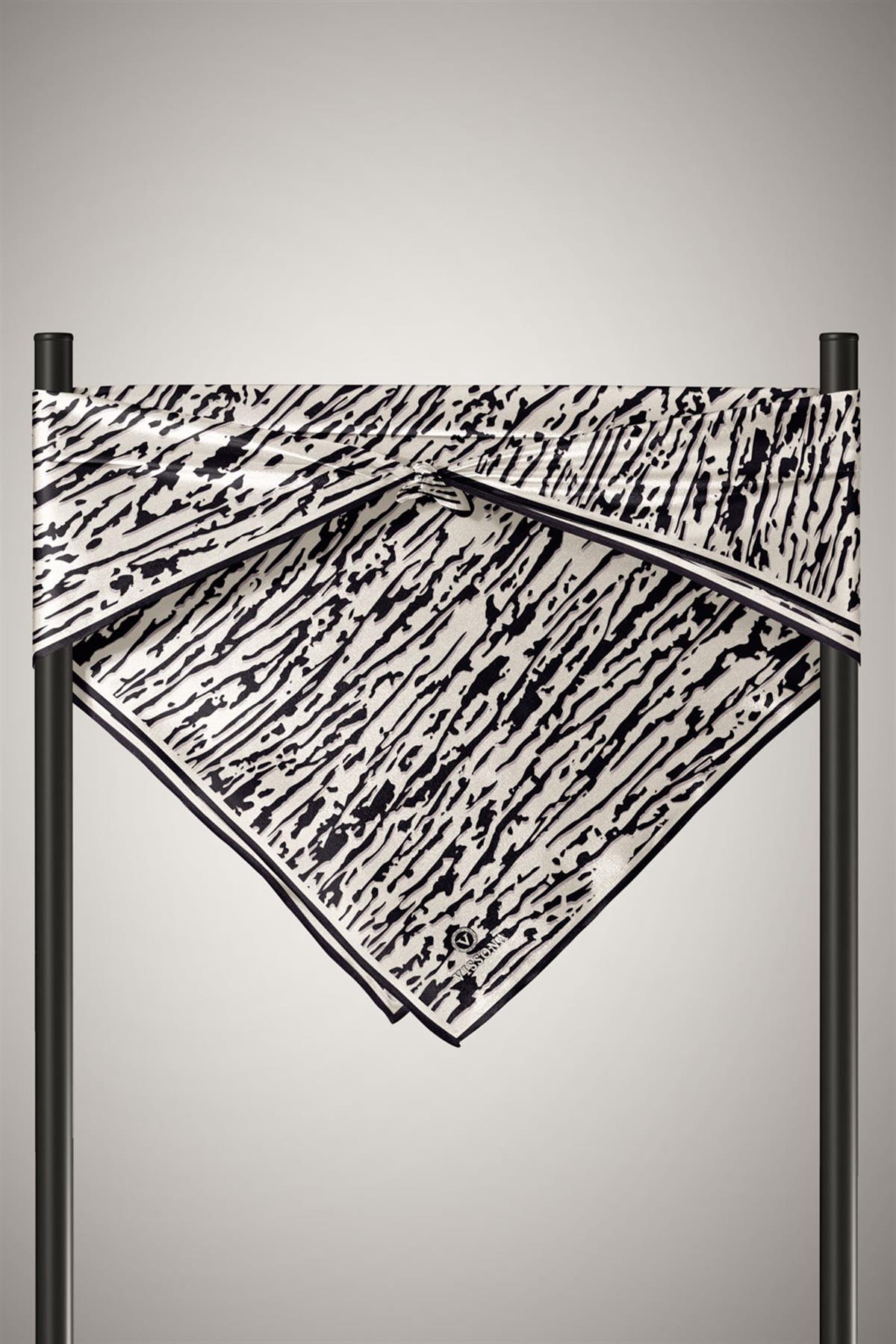 %100 Twill İpek Çizgi Desenli Krem - Siyah Renkli 90x90 Eşarp Dikim Şekli : El Dikişi