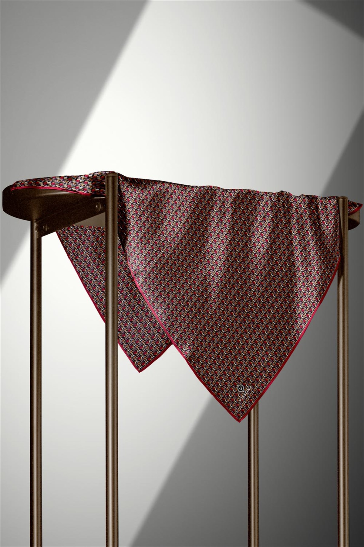 %100 Twill İpek Çizgi Desenli Siyah - Bordo Renkli 90x90 Eşarp Dikim Şekli : El Dikişi
