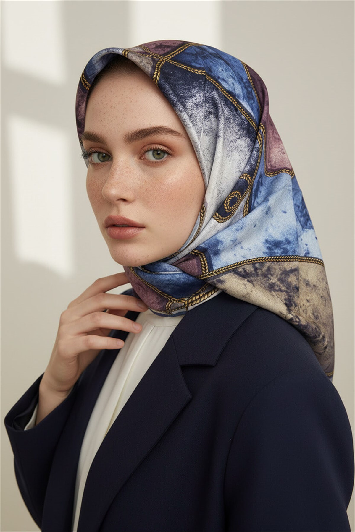 %100 Twill İpek Zincirli Mermer Desenli Bebe Mavisi - Pudra Renkli 90x90 Eşarp Dikim Şekli : El Dikişi