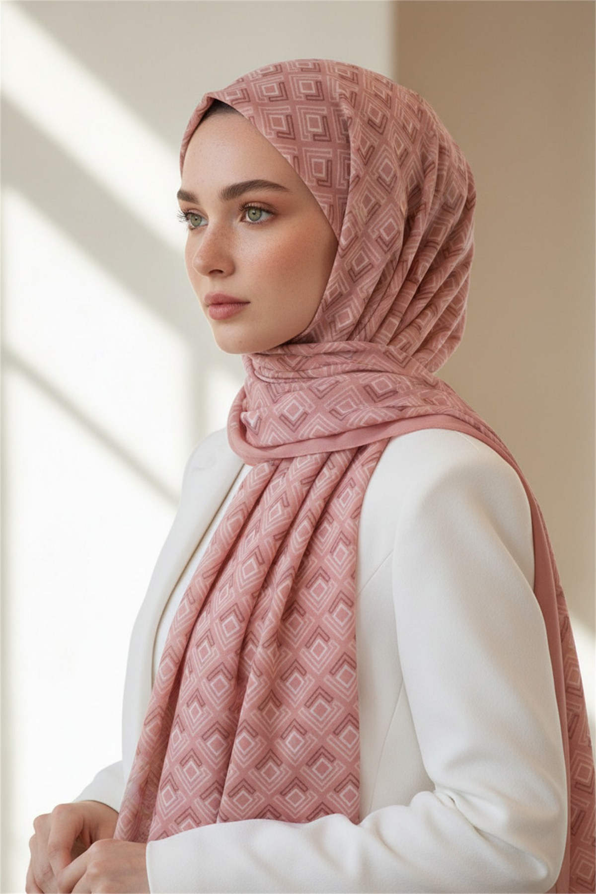 KREP MİNİ MOTİF DESENLİ PUDRA RENKLİ 75X195 KIRIŞMAZ ŞAL