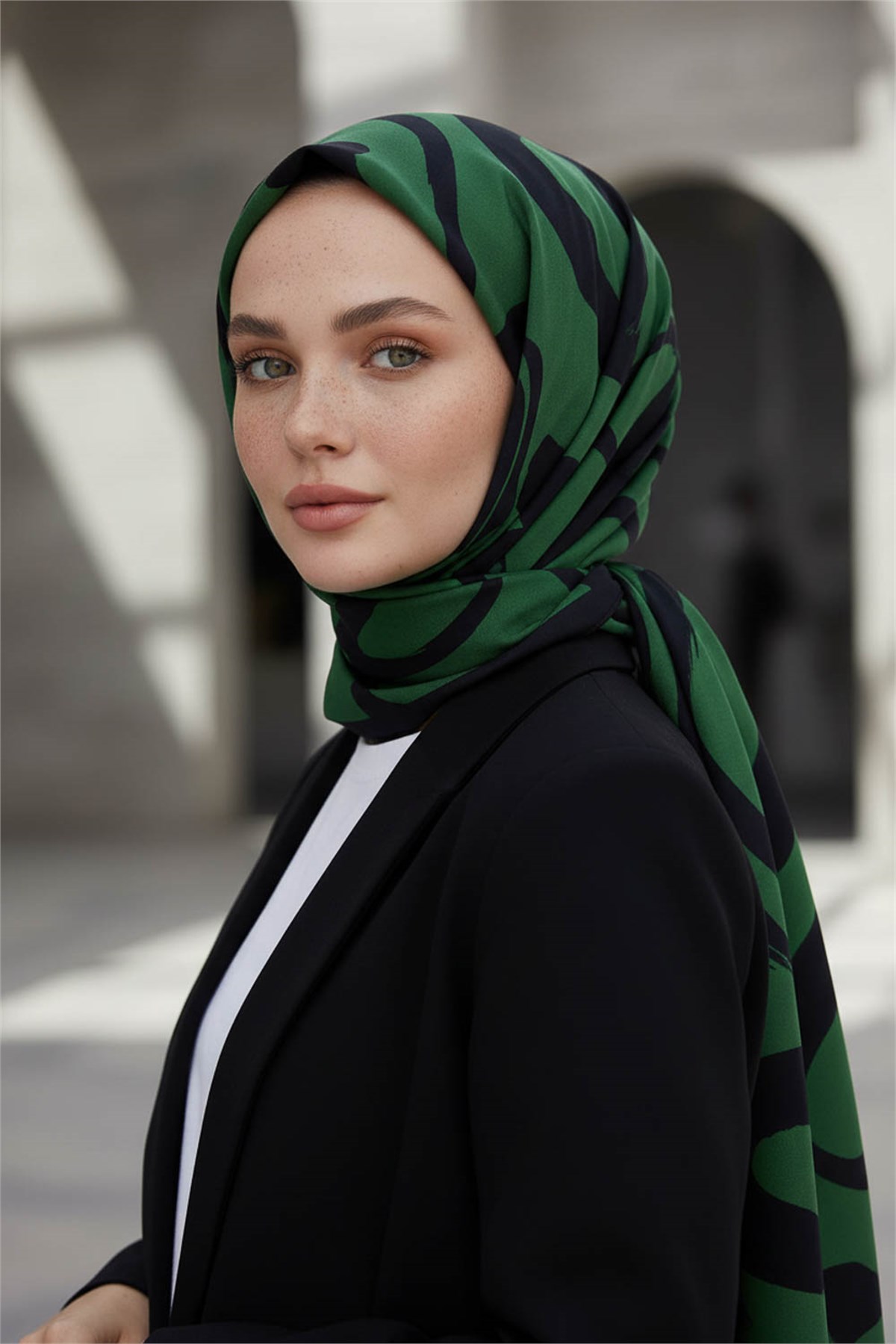 KREP FIRÇA DARBESİ DESENLİ ZÜMRÜT YEŞİLİ RENKLİ 75X195 KIRIŞMAZ ŞAL